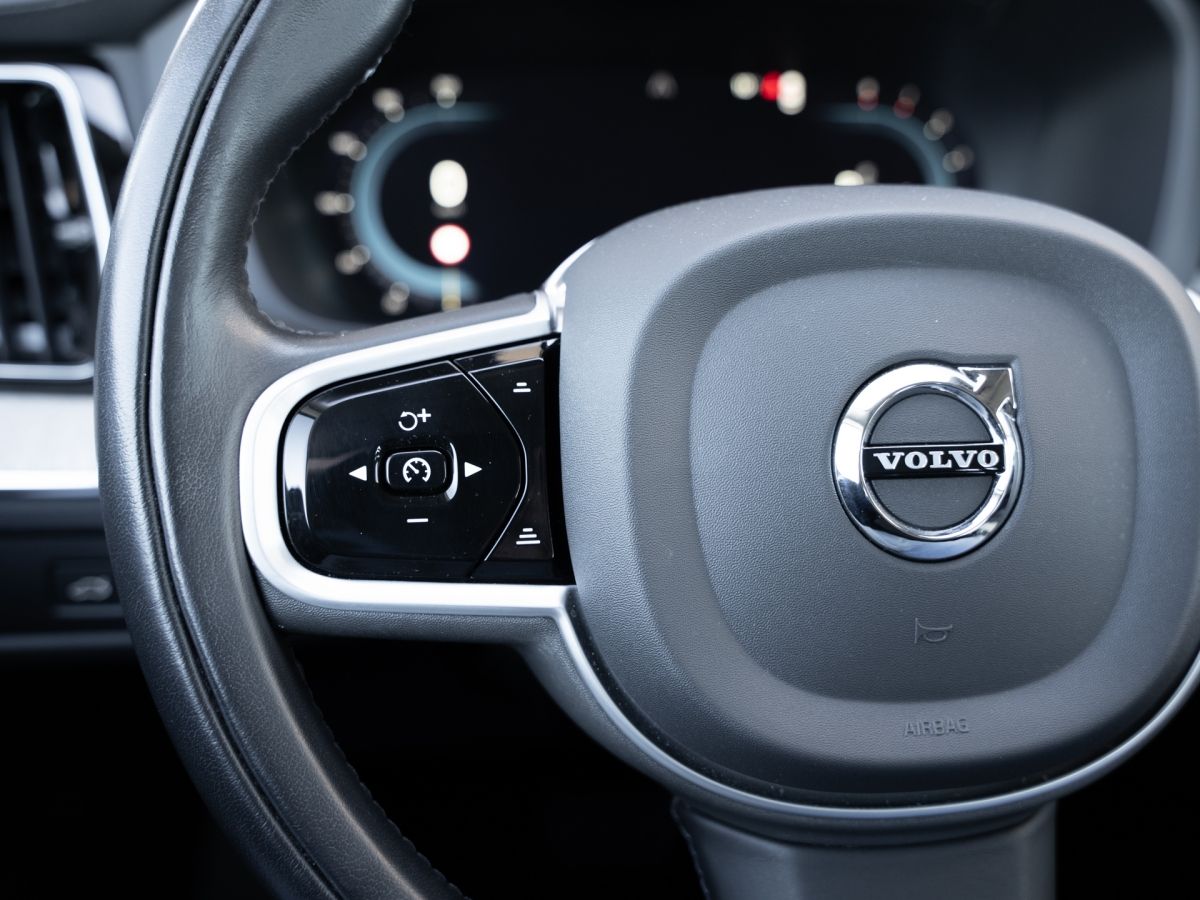 Volvo XC60 Inscription B5 Geartronic - Samsaru's Car Outlet