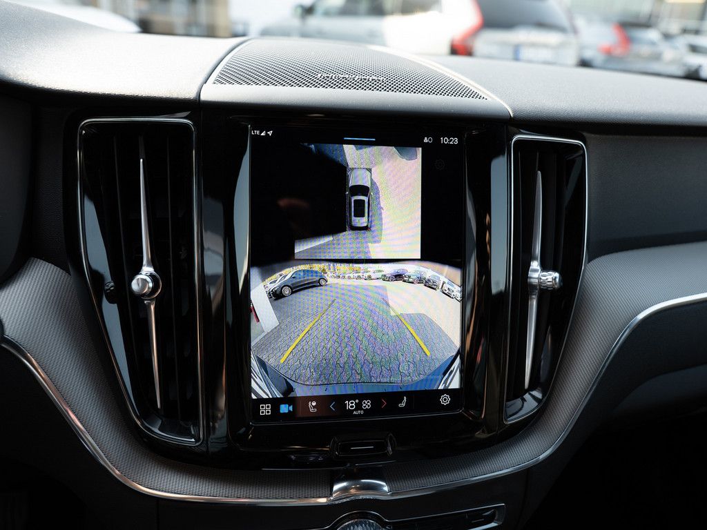 Volvo XC60 B5 AWD Plus Black Edition FACEL. LED 360°