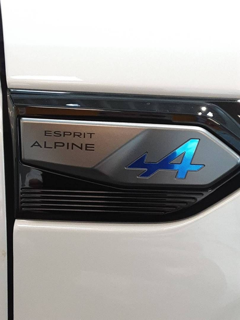 Renault ARKANA ESPRIT ALPINE Full Hybrid - Samsaru's Car Outlet
