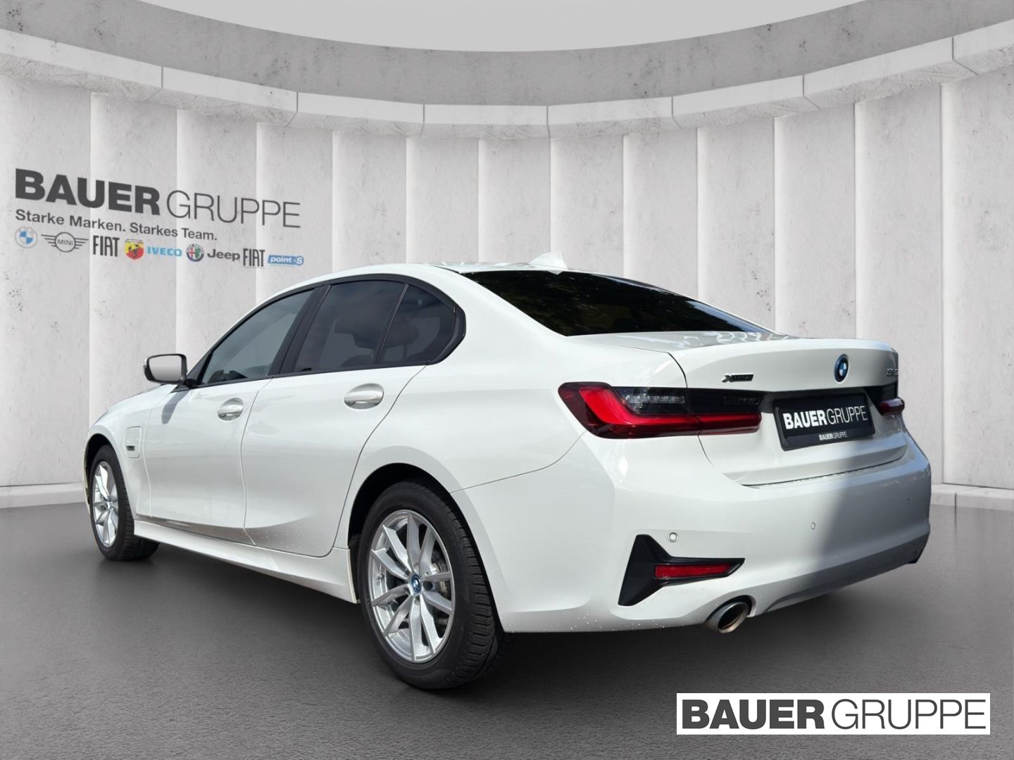 BMW 330 e xDrive Advantage - Samsaru's Car Outlet