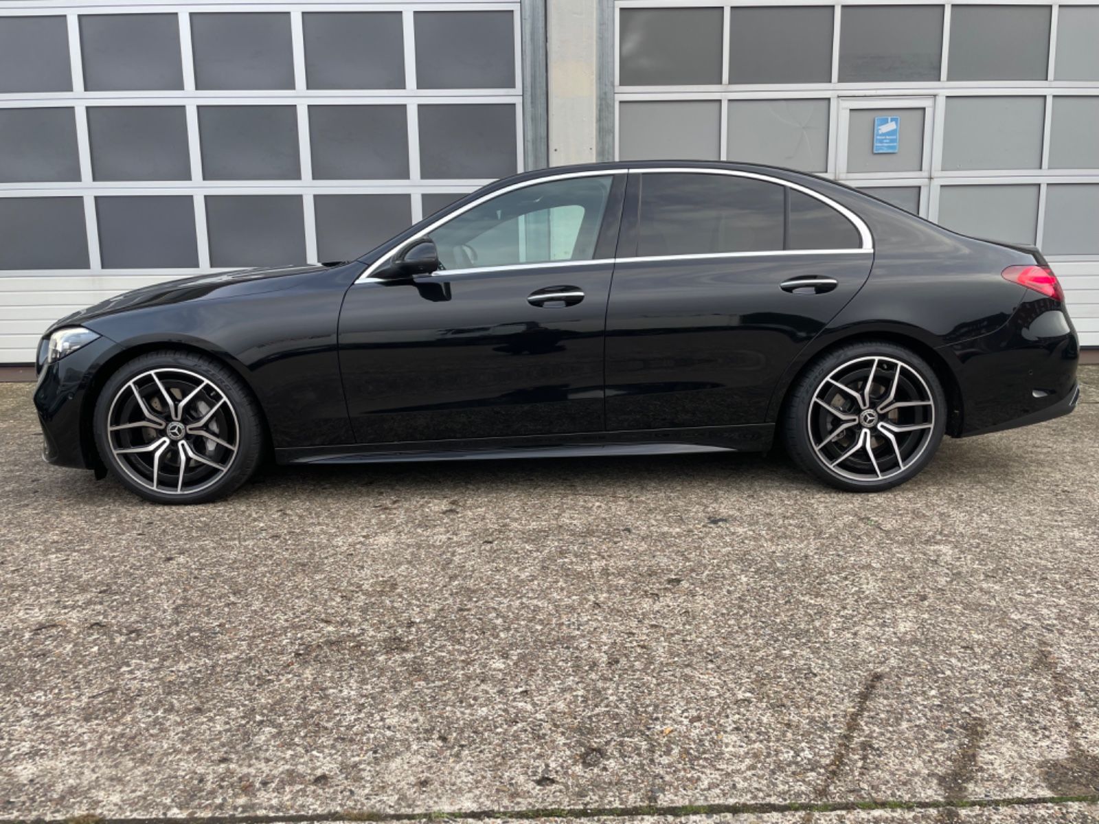 Mercedes-Benz C 220d AMG - Samsaru's Car Outlet