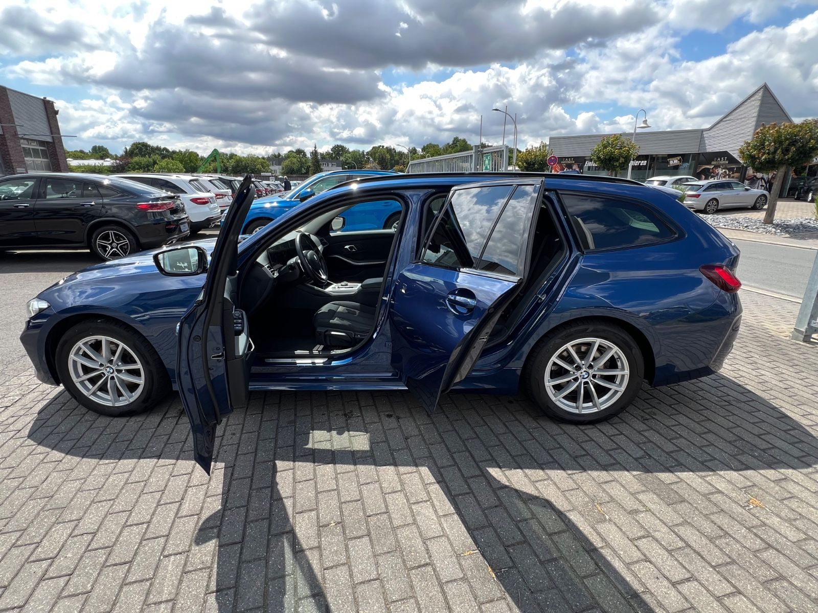 BMW 320 d Touring xDrive - Samsaru's Car Outlet