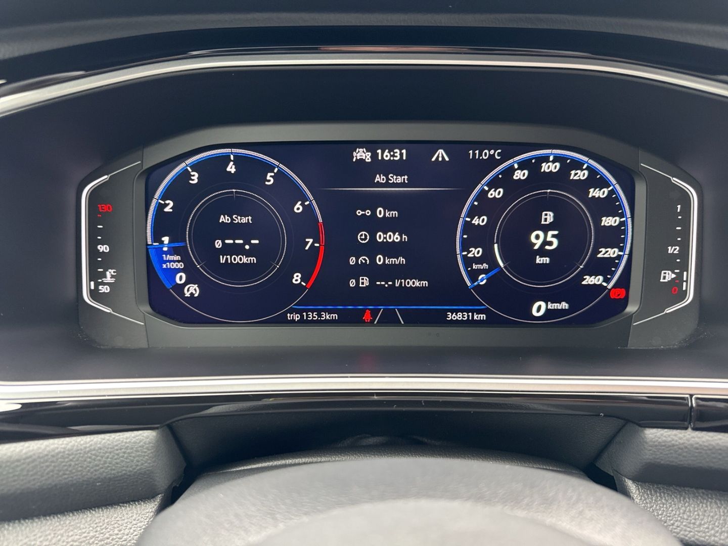 Volkswagen T-Roc 1.0 TSI R-Line - Samsaru's Car Outlet