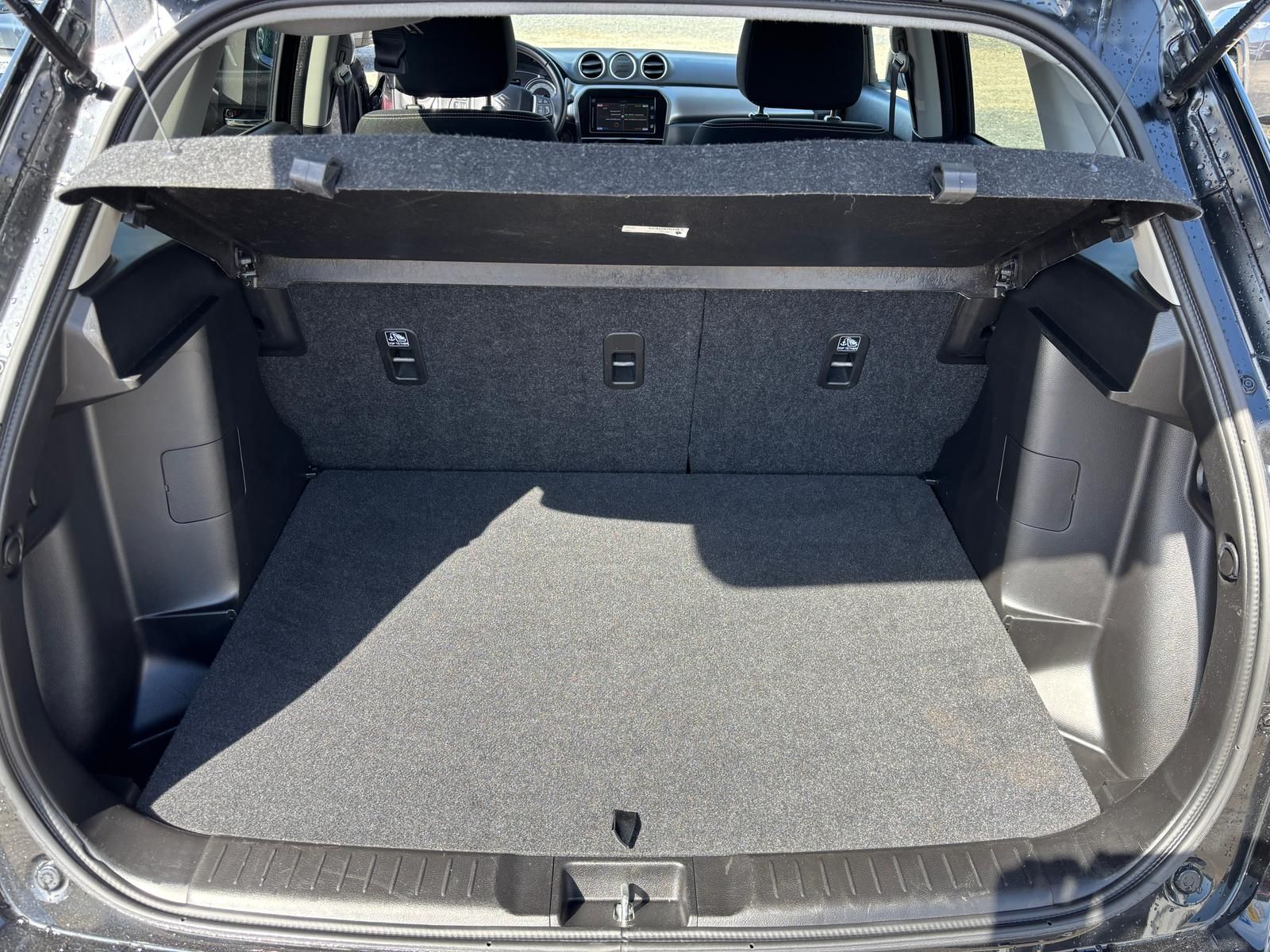 Suzuki Vitara 1.5 Hybrid Comfort - Samsaru's Car Outlet