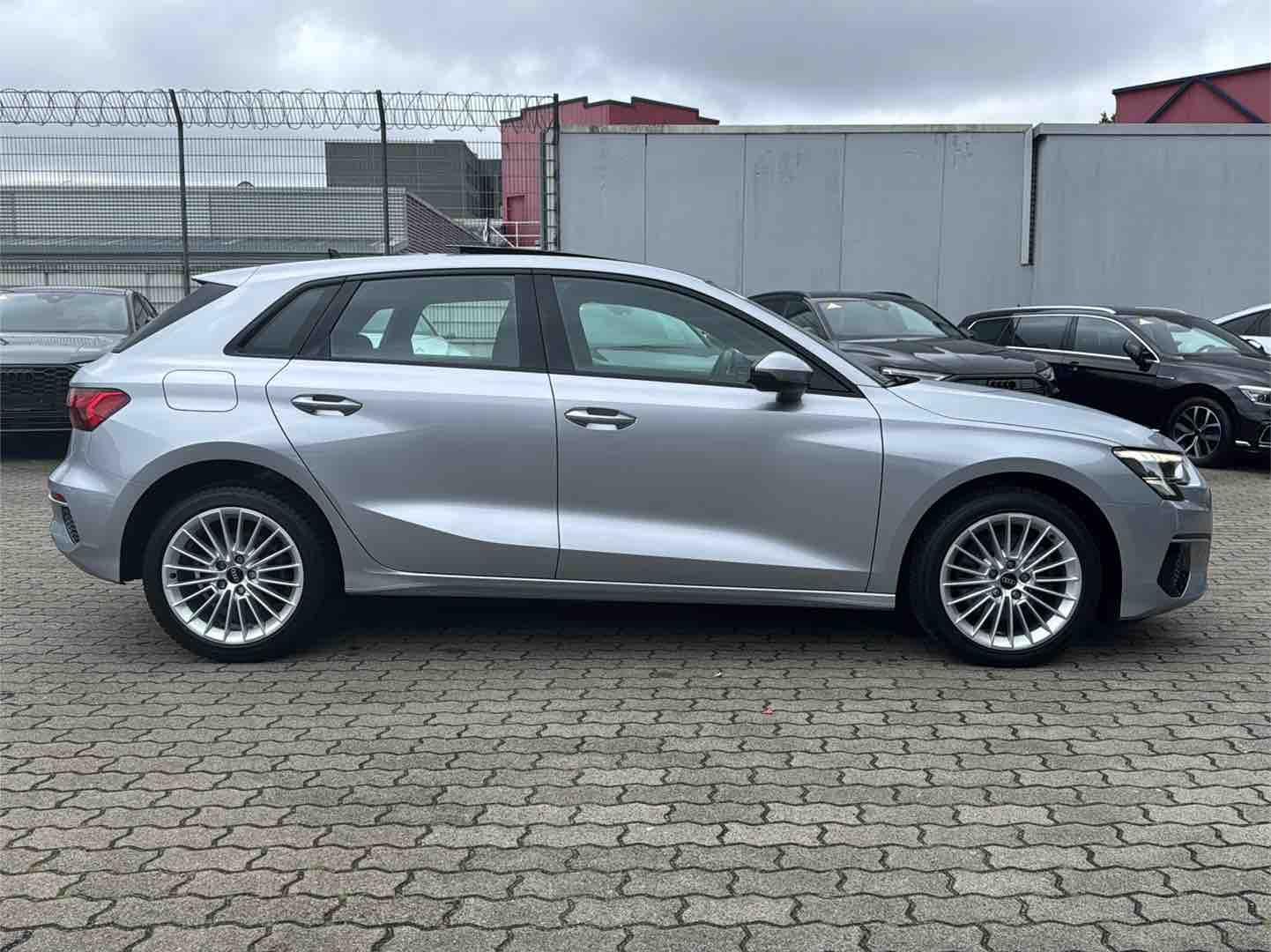 Audi A3 40 TFSIe S line BLACK RAUTE PANO 17Z VC LED