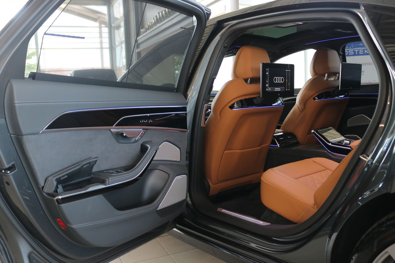 Audi A8 L 60 TFSI e Lang S line - Samsaru's Car Outlet