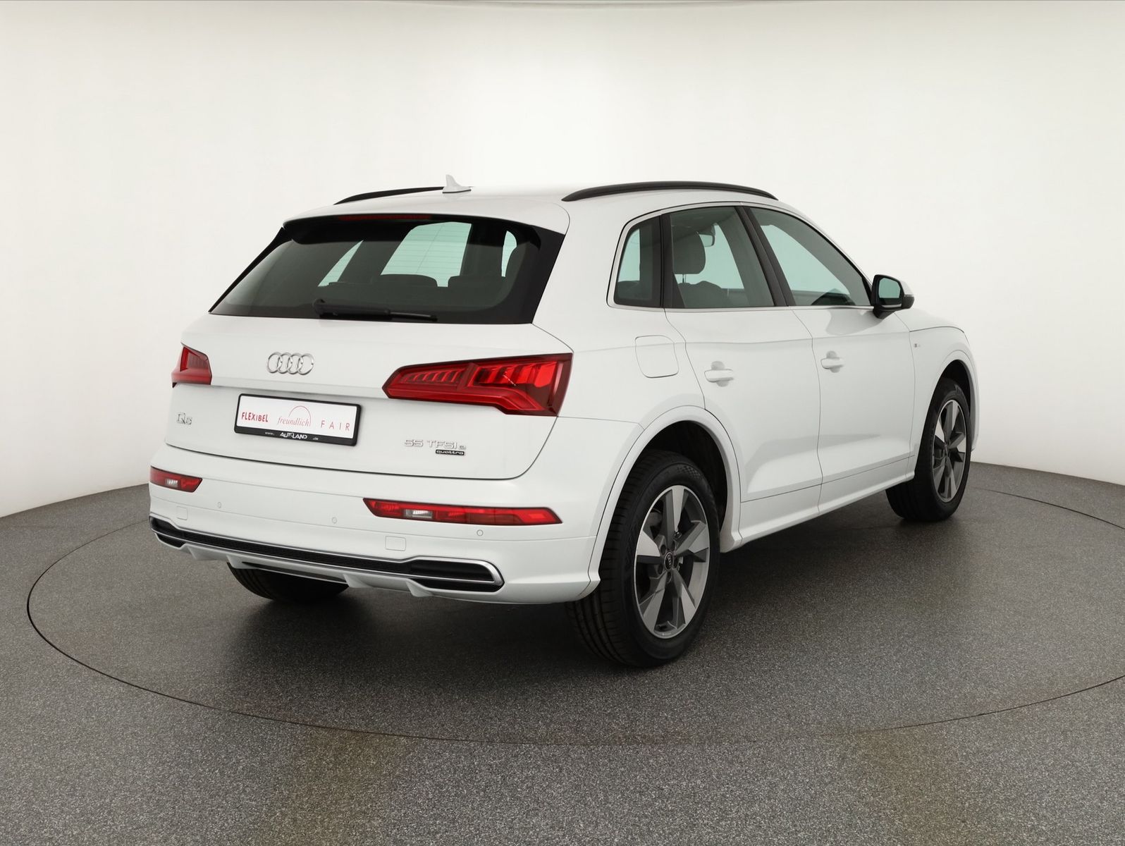 Audi Q5 55 TFSIe 2x S-Line quattro - Samsaru's Car Outlet