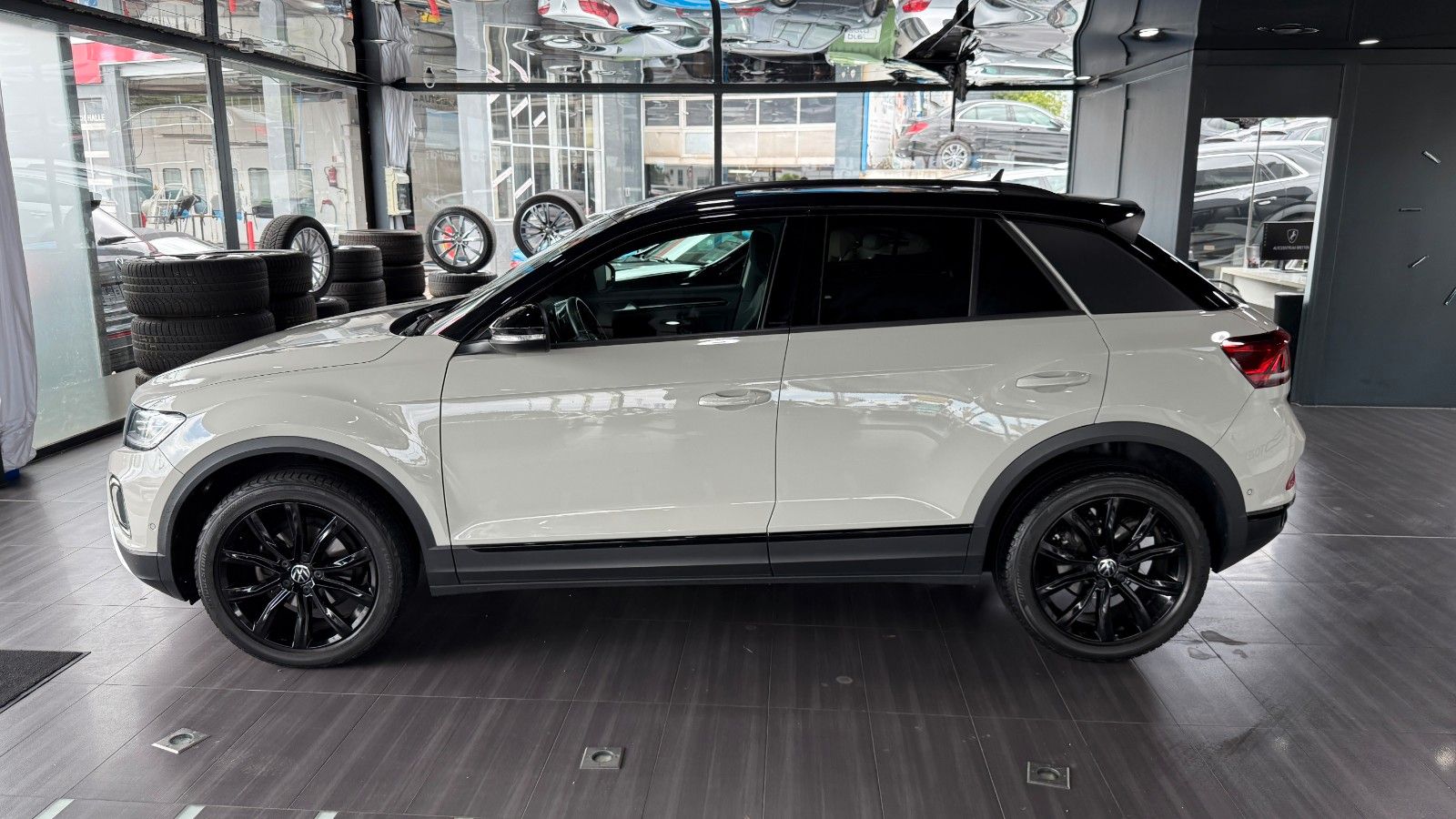 Volkswagen T-Roc 1.5 TSI Black - Samsaru's Car Outlet