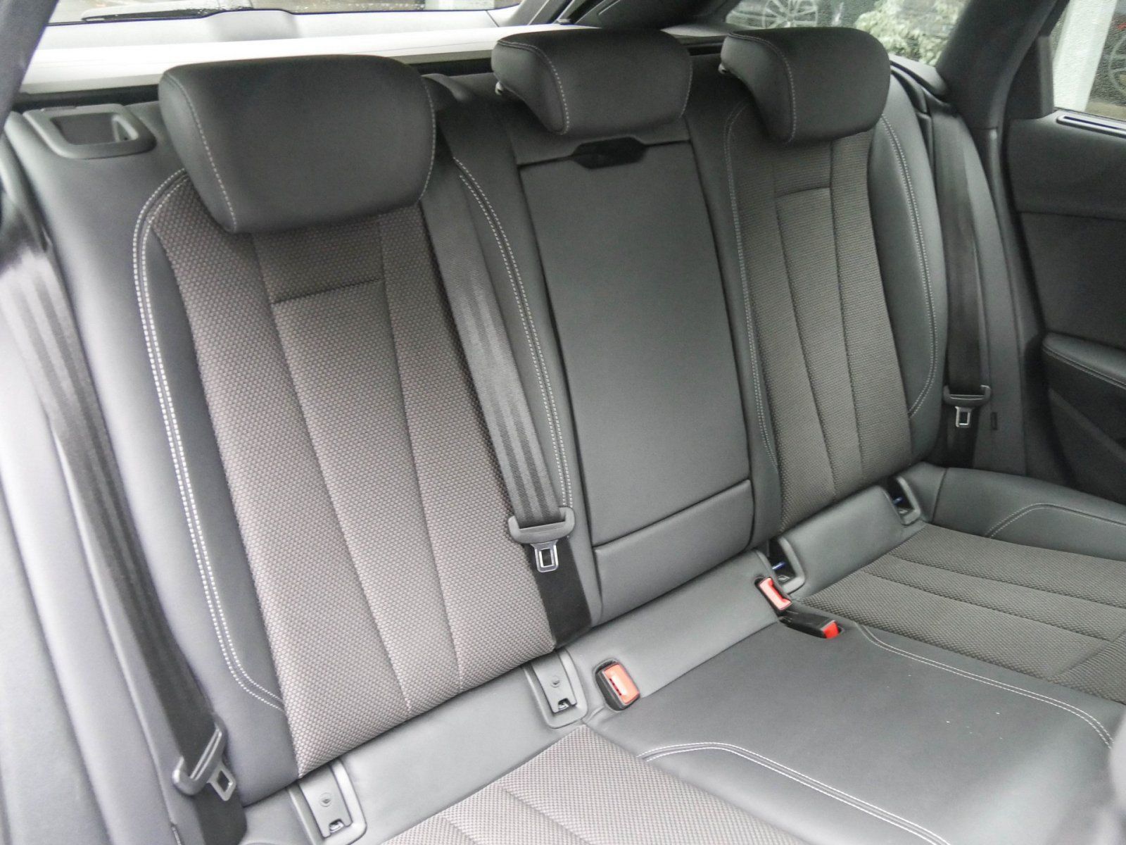 Audi A4 Avant 40 TDI quattro S-Line AHK Pano B&O