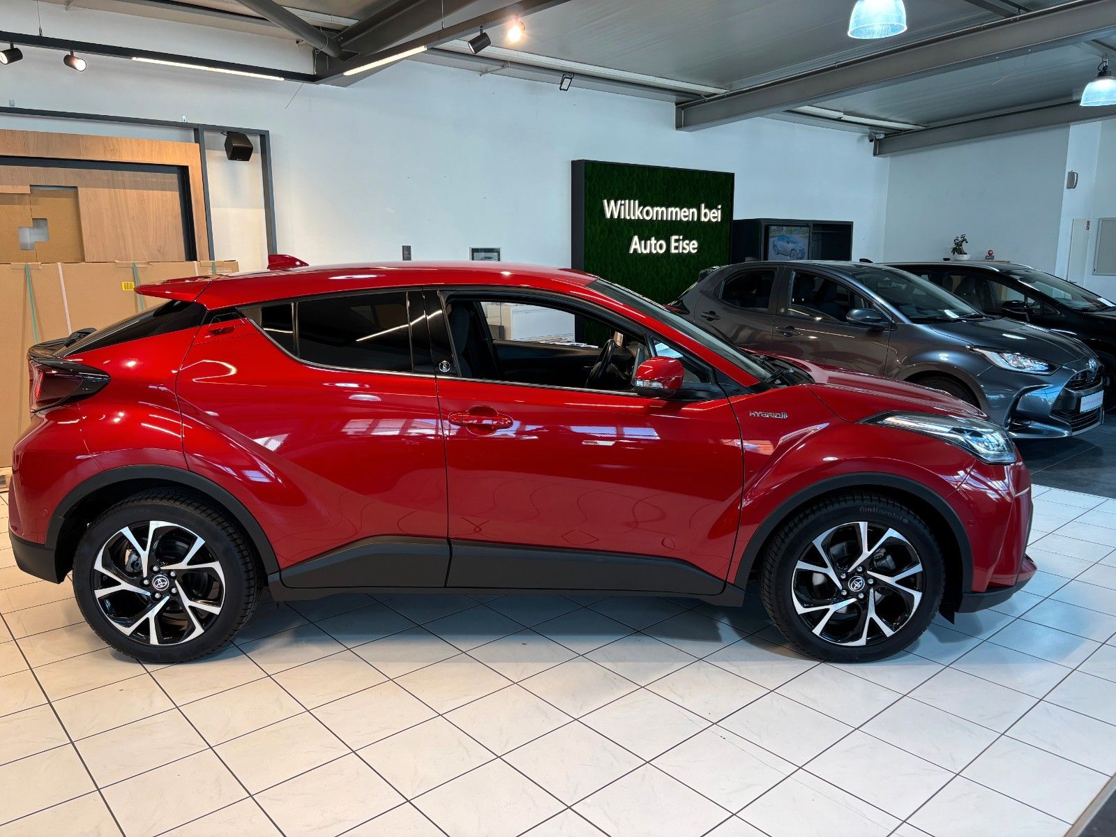 Toyota C-HR Hybrid Team D - Samsaru's Car Outlet