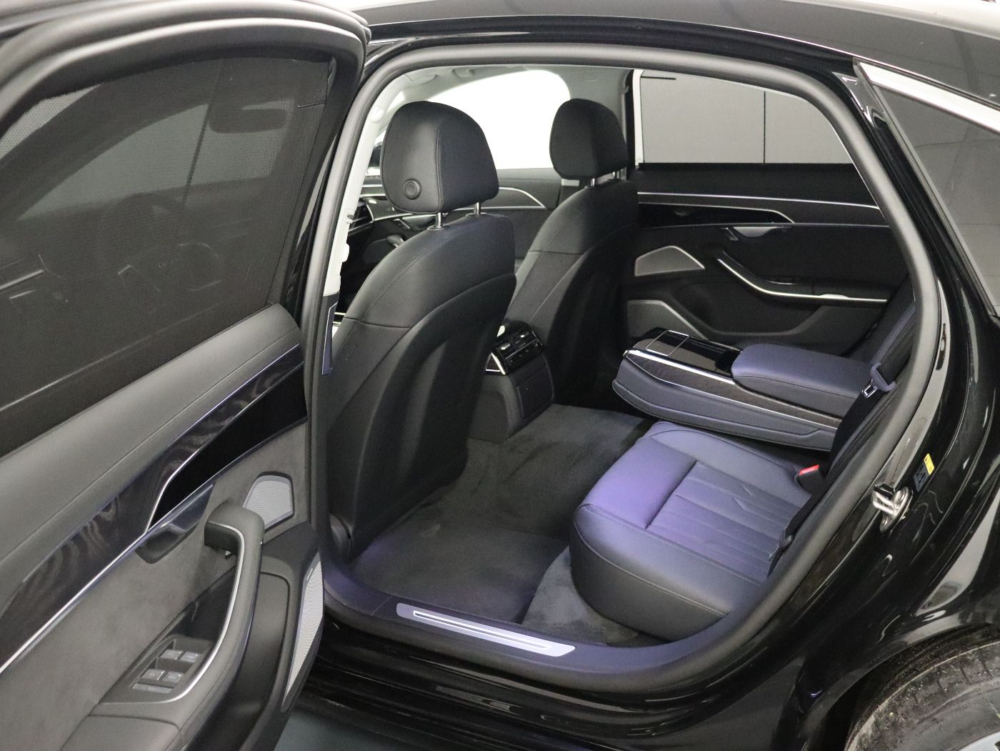 Audi A8 lang 60 TFSI e quattro - Samsaru's Car Outlet
