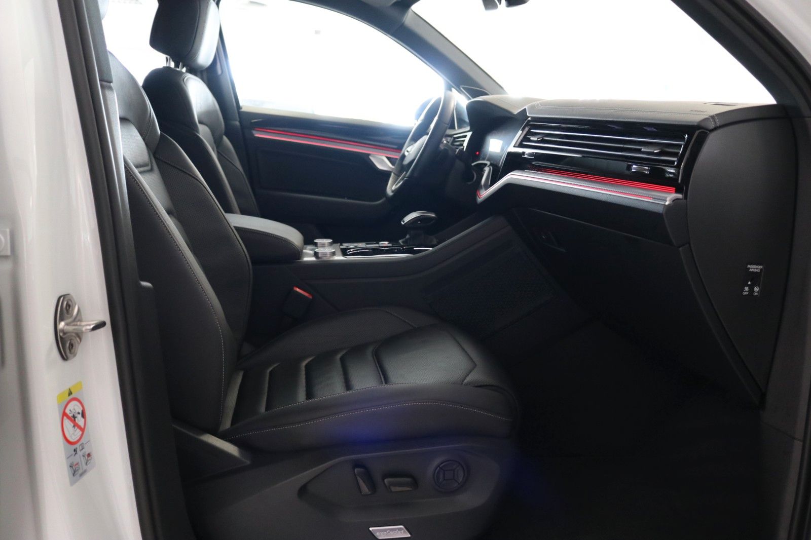 Volkswagen Touareg R-Line Luft AHK Matrix Pano 360° STHZ