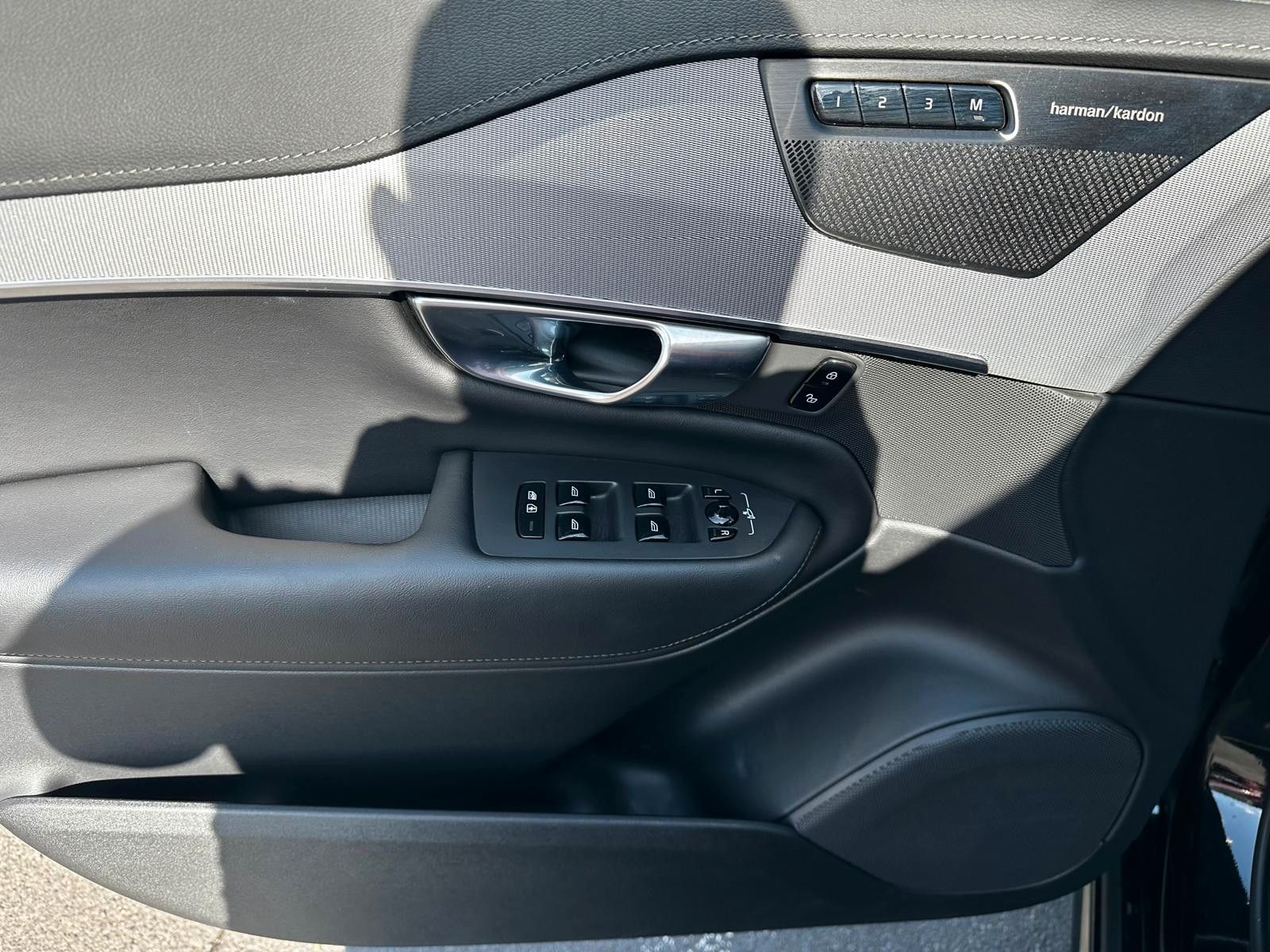 Volvo XC90 B5 AWD Ultimate 7-Sitz,AHK,360°,HUD,PANO