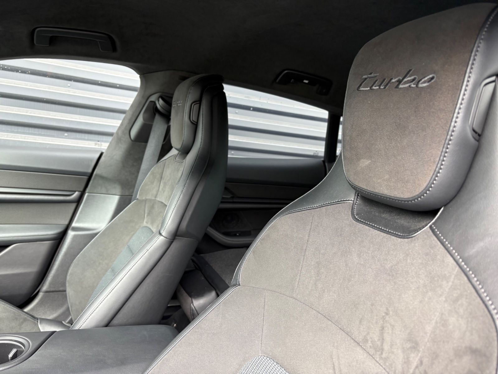 Porsche Taycan  Turbo  -Cross Turismo-1.HAND