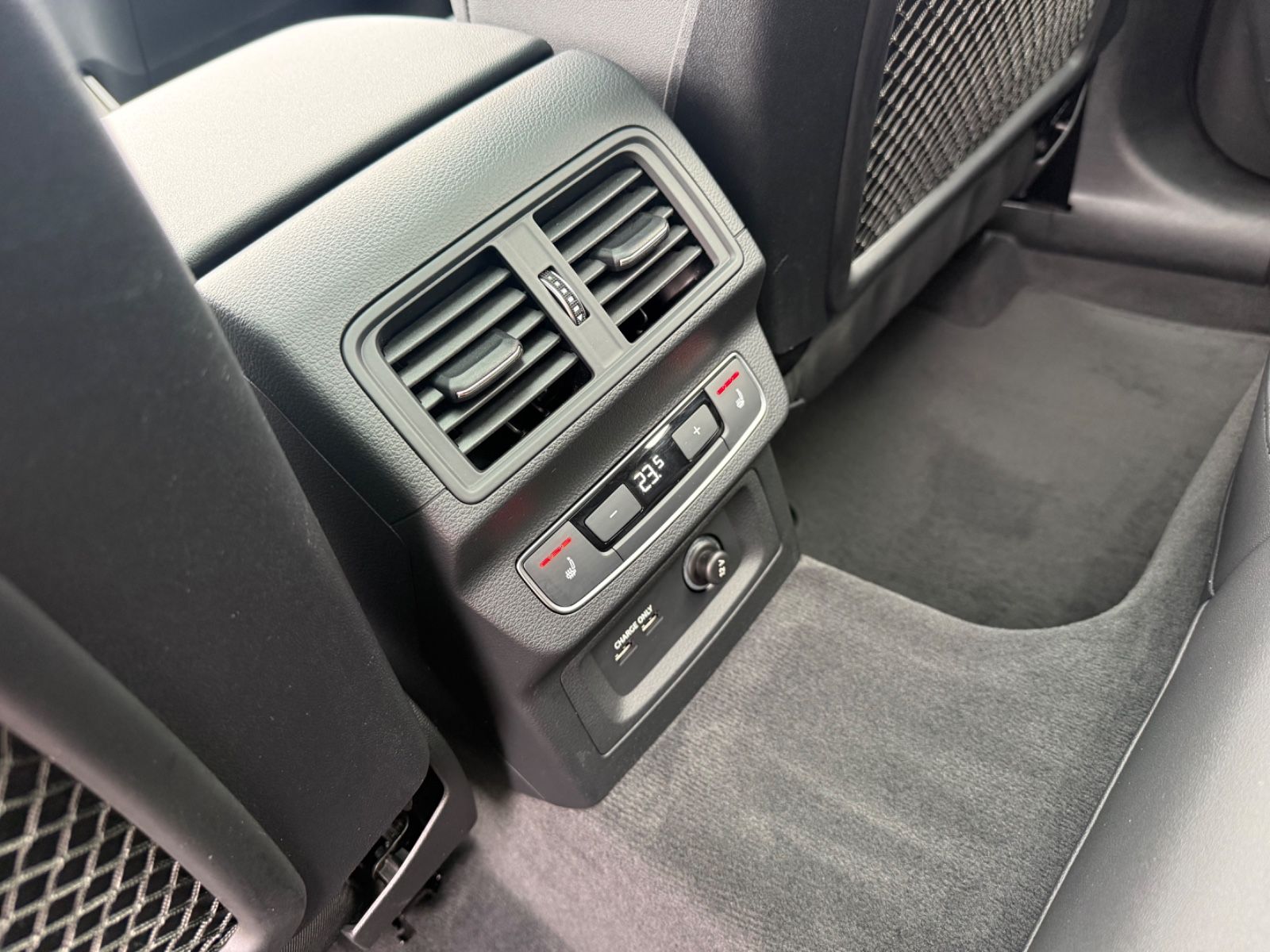 Audi Q5 40 TDI quattro - Samsaru's Car Outlet