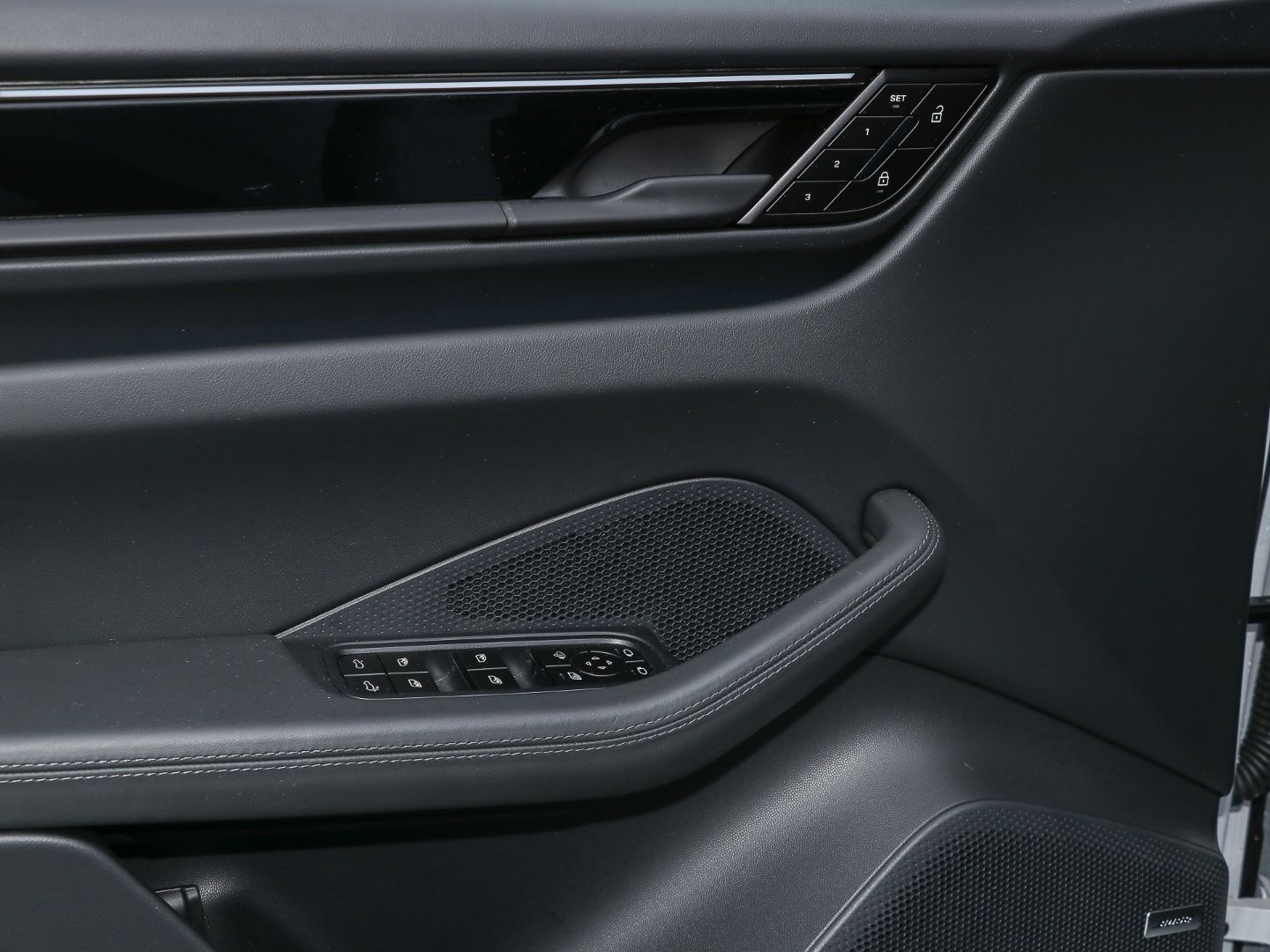 Porsche Macan 4 HA-Lenkung LED-Matrix Surround-View BOSE