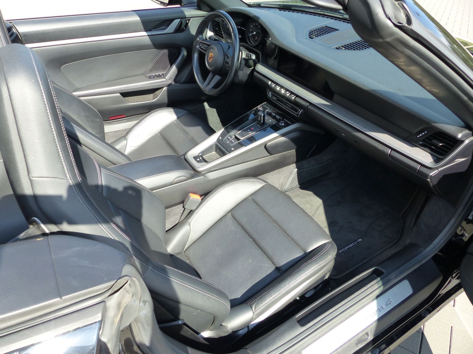 Porsche 992 Carrera 4 Cabriolet
