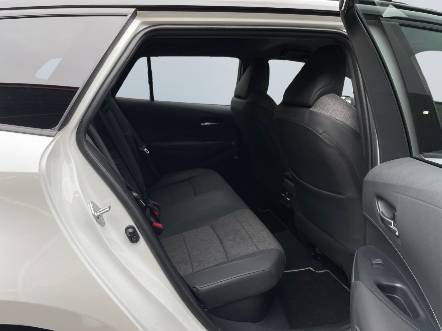 Toyota Corolla 1,8 Hybrid TS Black&White *Kamera*el Hec