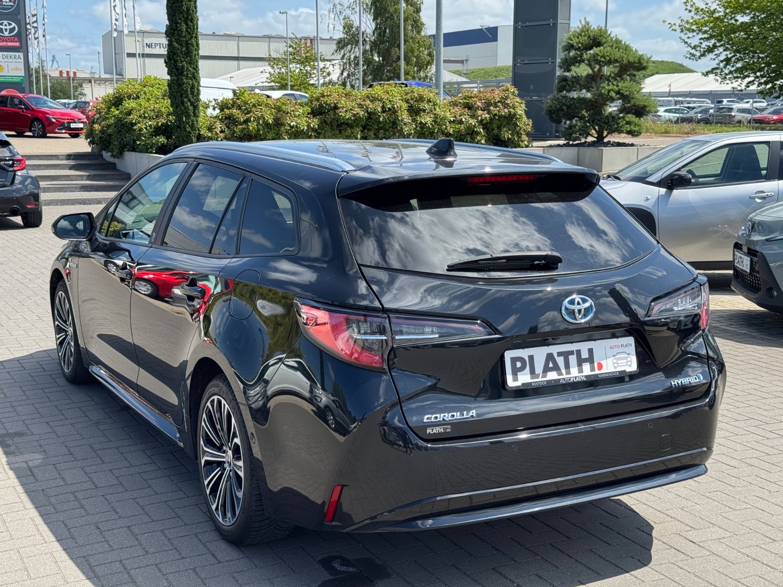 Toyota Corolla Touring Sports Hybrid Team - Samsaru's Car Outlet