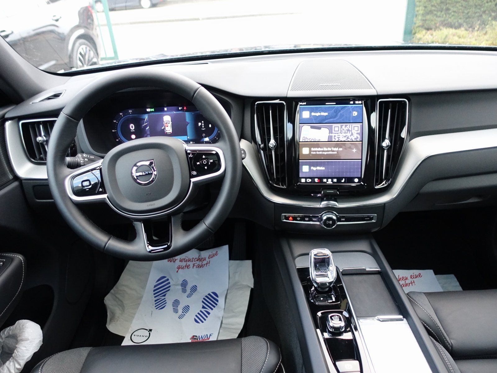 Volvo XC60 Plus B5 AWD Mild-Hybrid/Dark/FourC/AHK/H&K