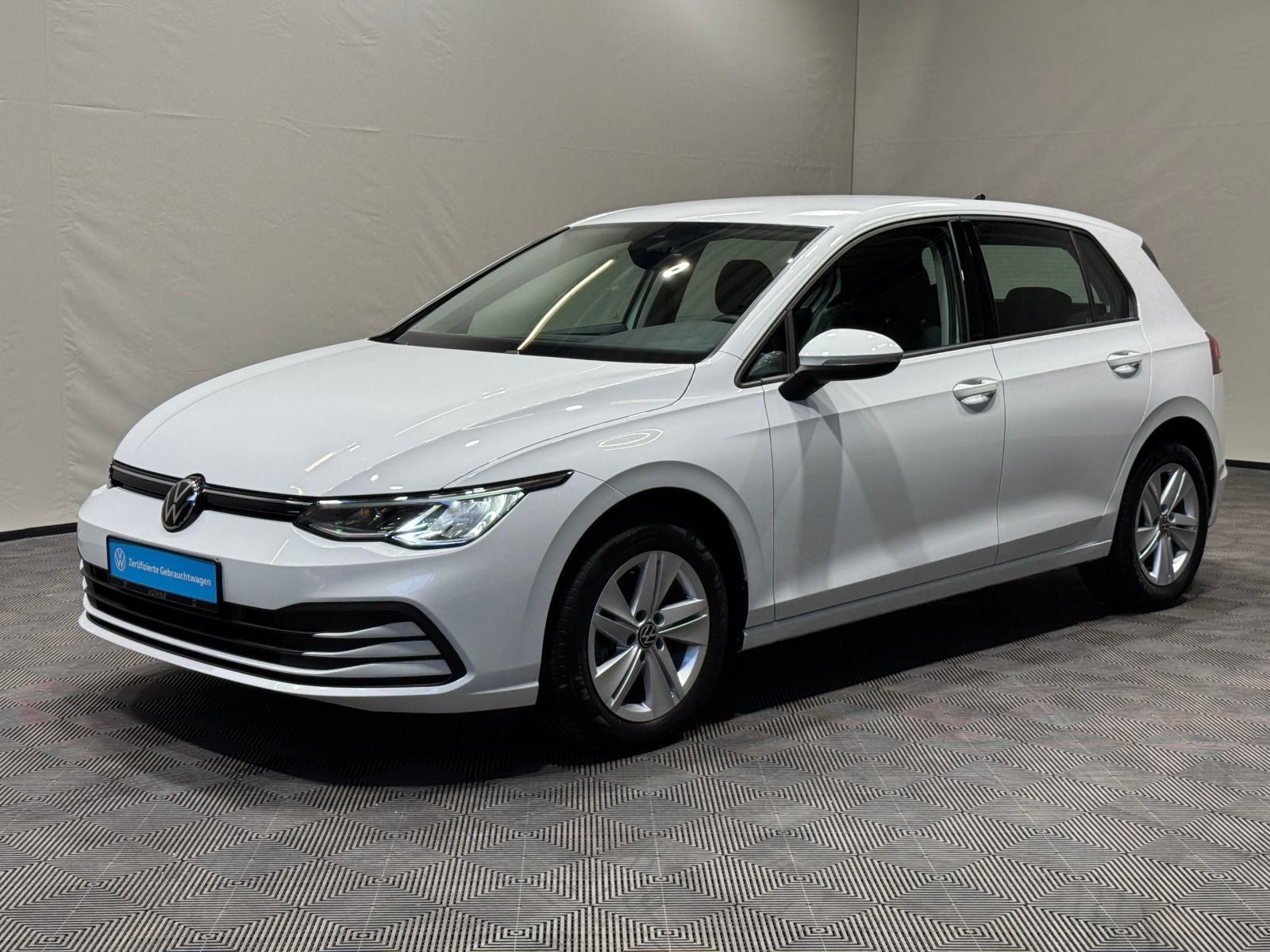 Volkswagen Golf Life 1.0 TSI - Samsaru's Car Outlet