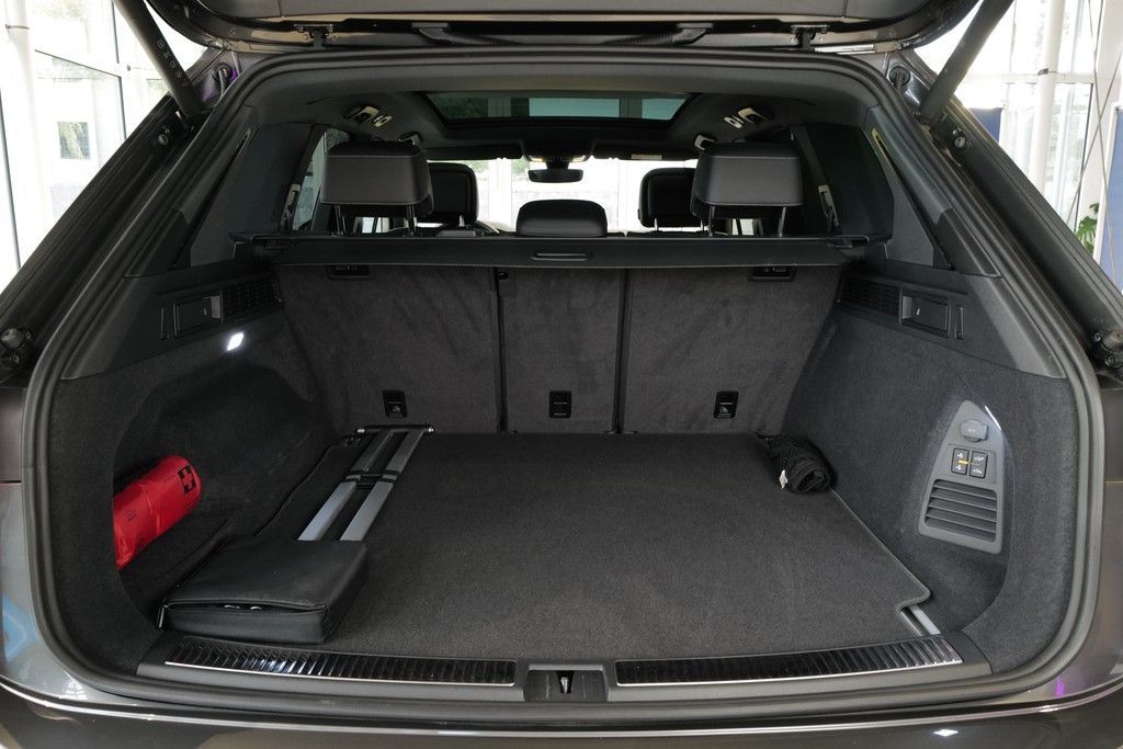 Volkswagen Touareg 3.0TDI R-Line BlackStyle Allradlenk StdH