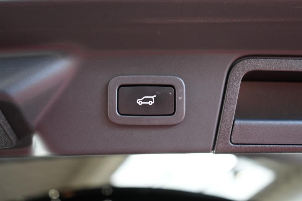 Range Rover Velar 2.0 4WD - Samsaru's Car Outlet