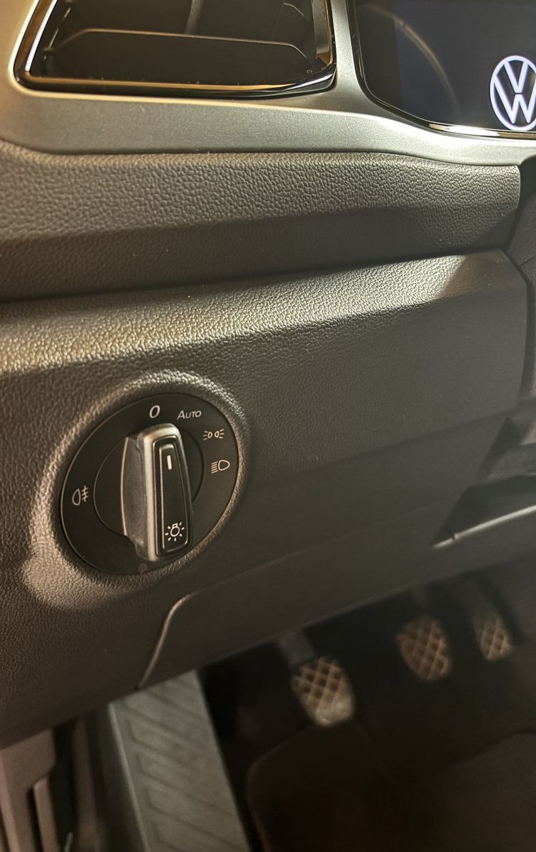 Volkswagen T-Roc Life - Samsaru's Car Outlet