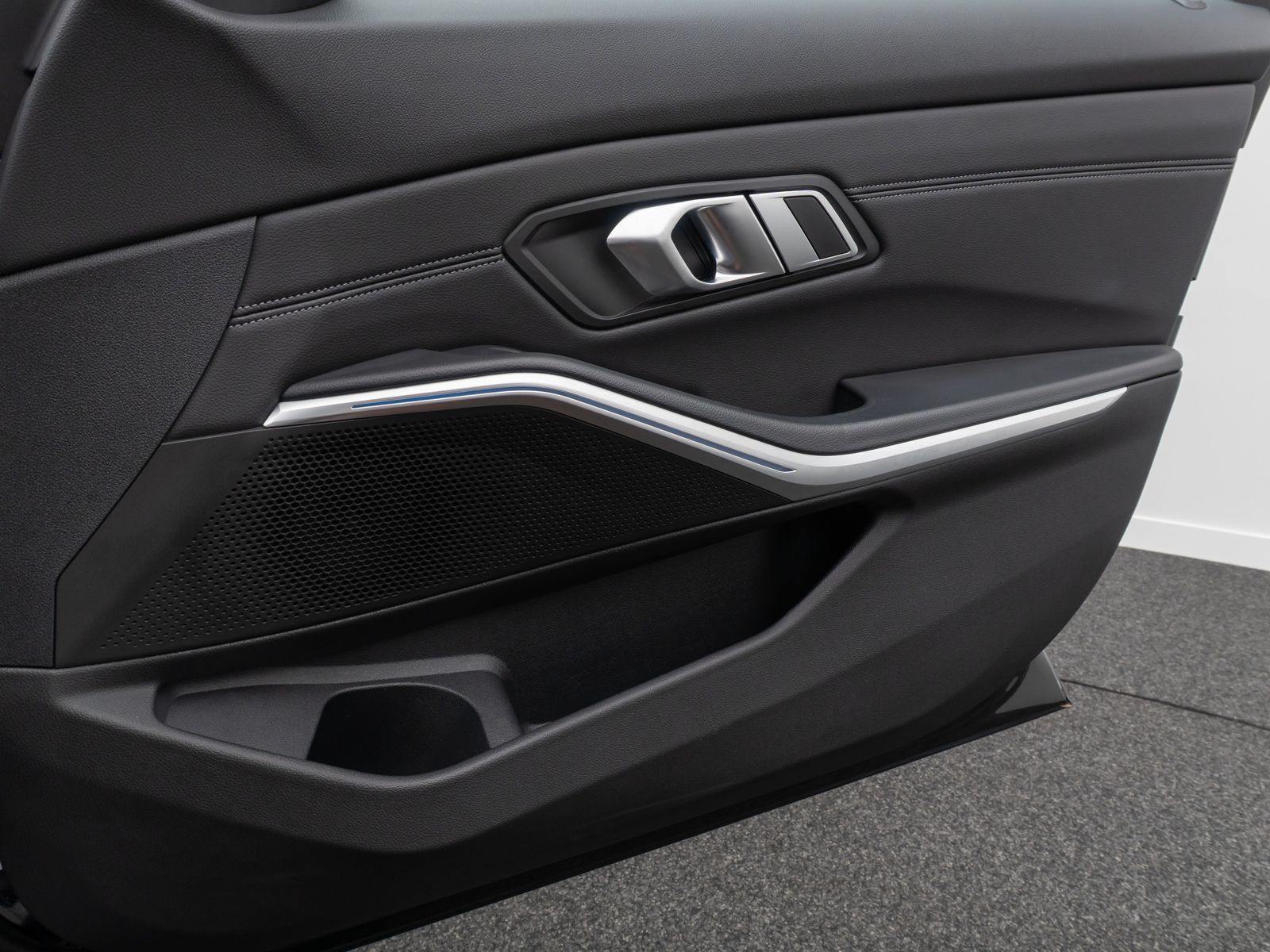 BMW 320e Sport Line - Samsaru's Car Outlet