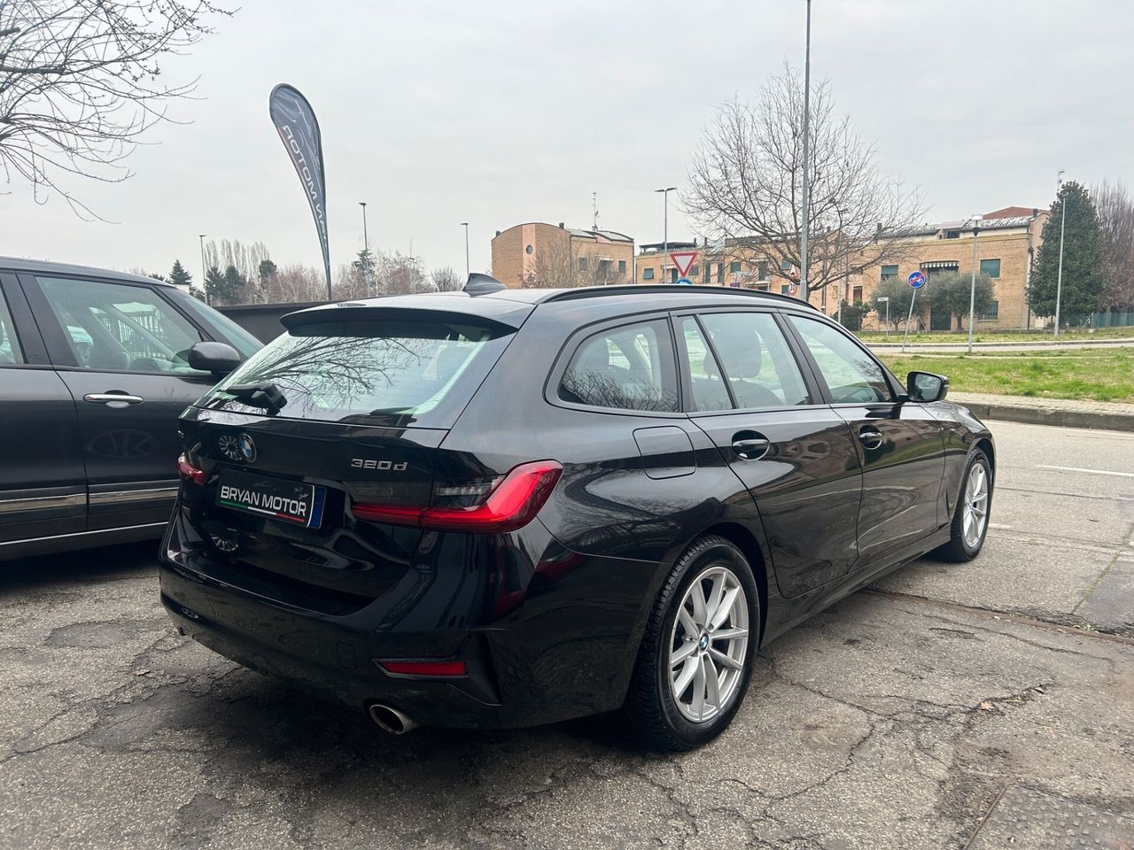 BMW 320 320d xDrive Touring Business - Samsaru's Car Outlet