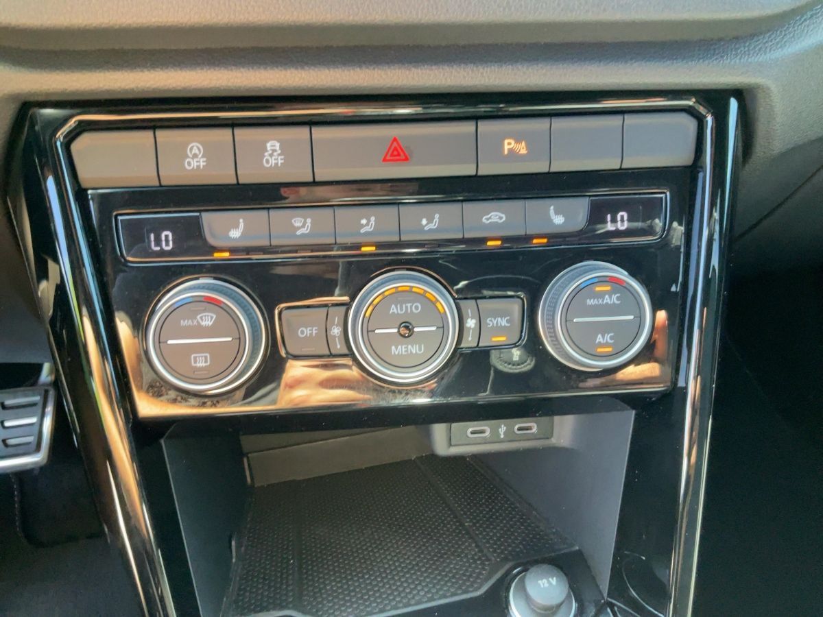 Volkswagen T-Roc R 2.0 TSI 4M DSG - Samsaru's Car Outlet