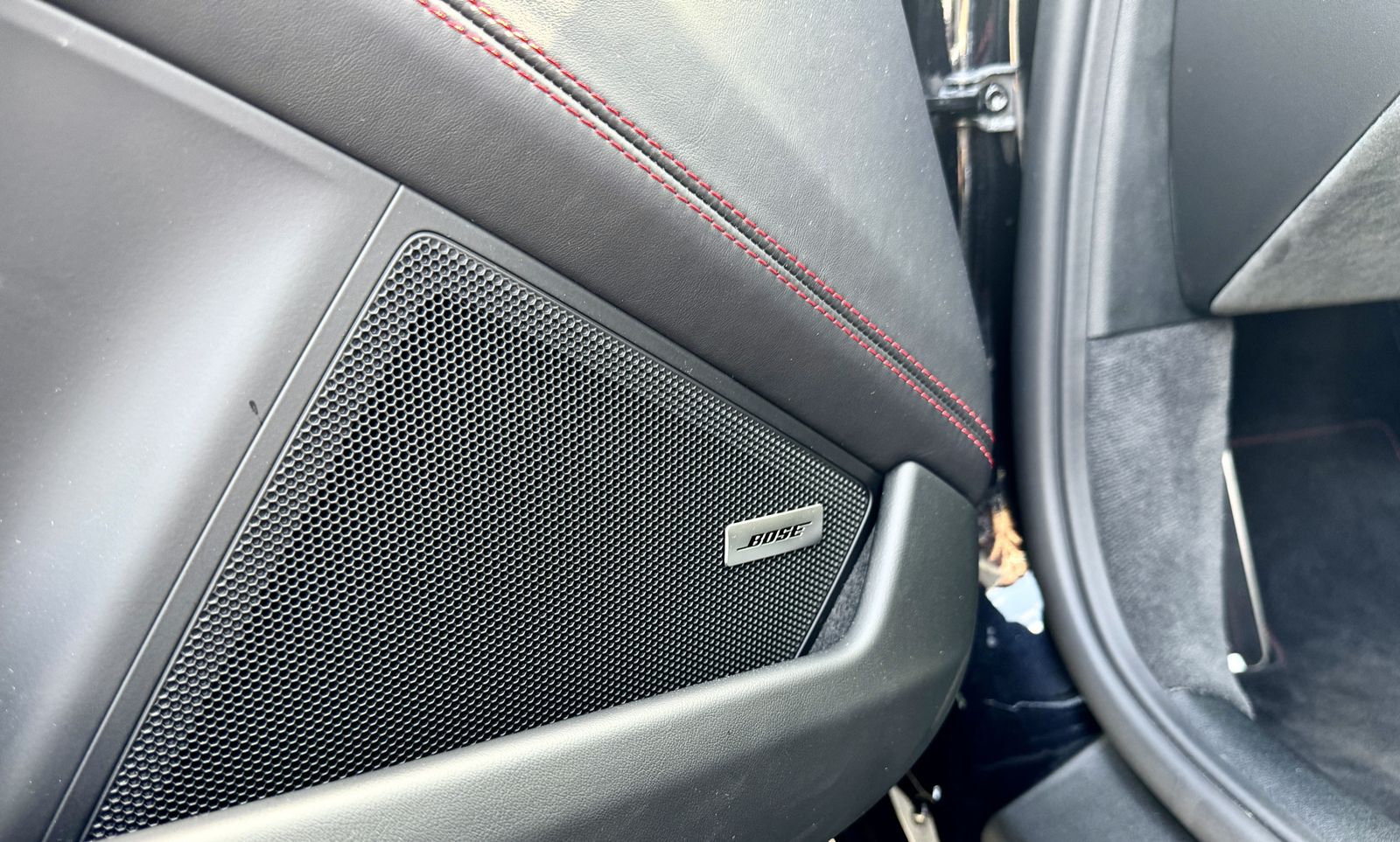 Porsche 992 CARRERA 4 GTS-CARBON-BOSE-LIFTS-1HD-360°-20´