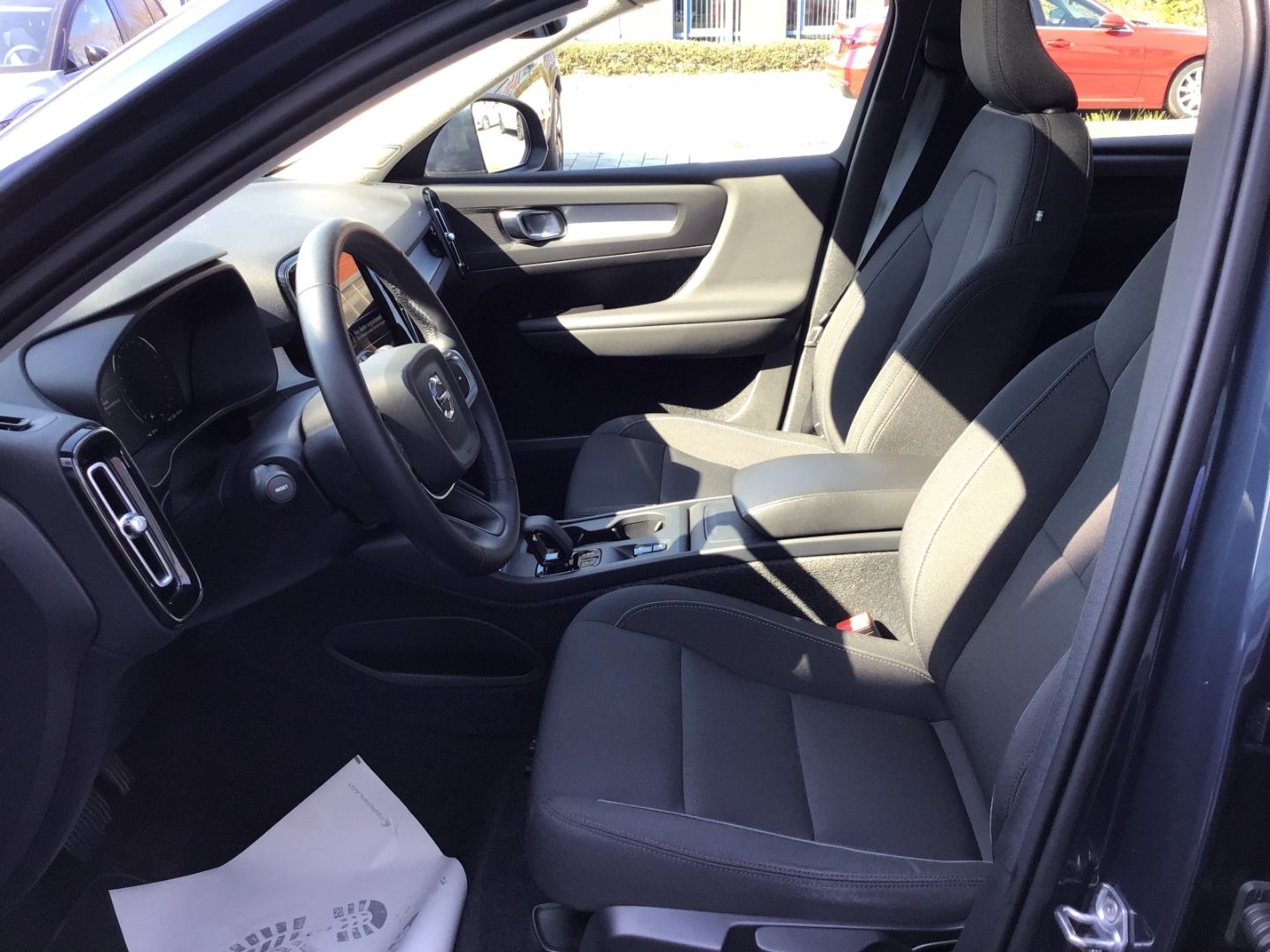 Volvo XC40 T3 Momentum Pro - Samsaru's Car Outlet