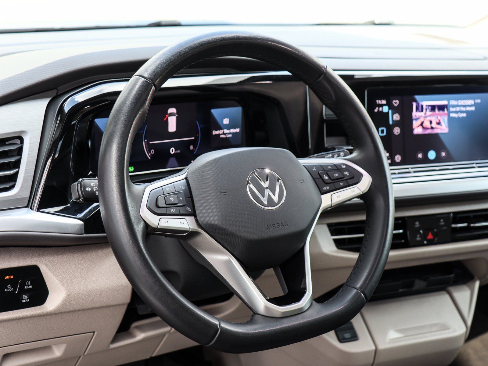 Volkswagen T7 Multivan 1.5 TSI DSG Life - Samsaru's Car Outlet