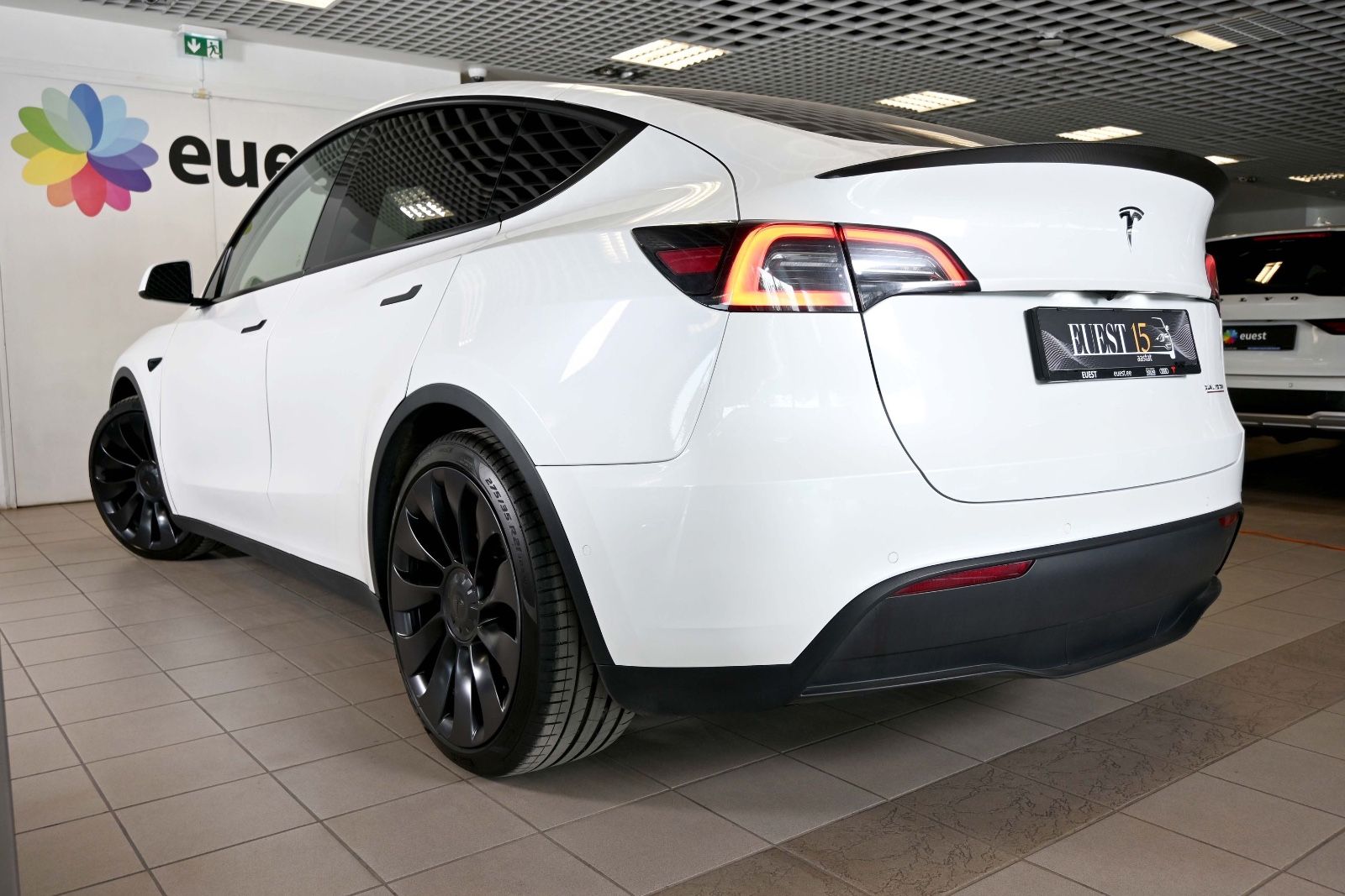 Tesla Model Y PERFORMANCE Dual AWD Long range