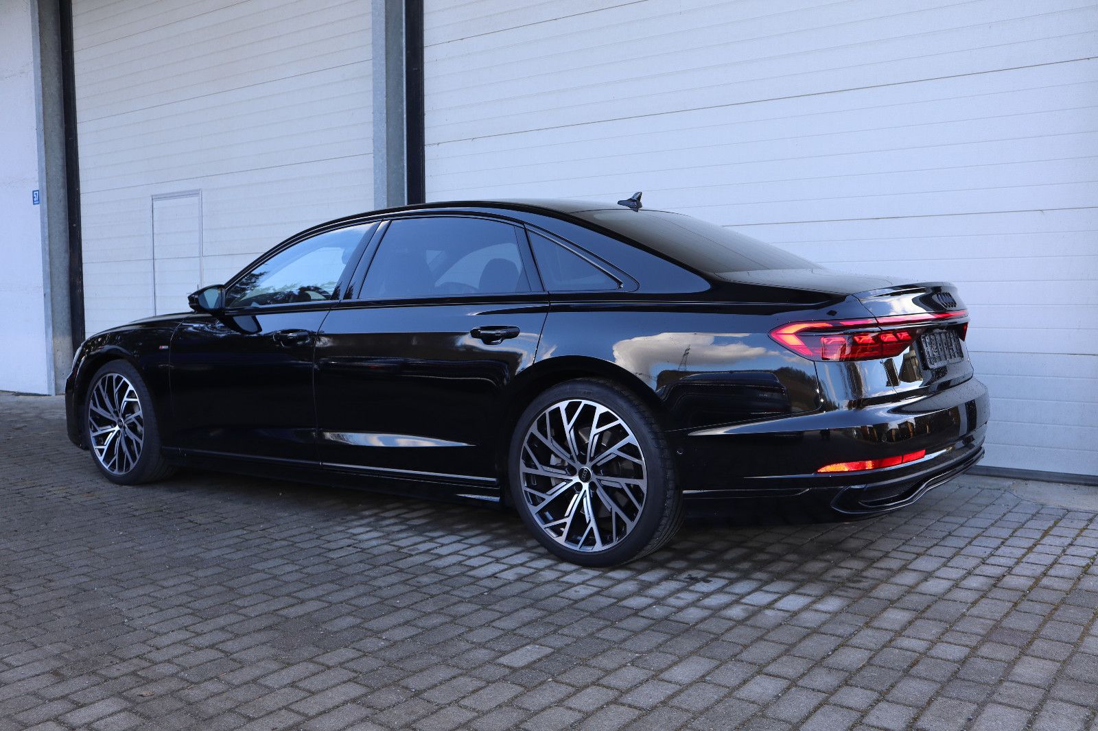 Audi A8L 55 TFSI lang exclusive S-Line - Samsaru's Car Outlet