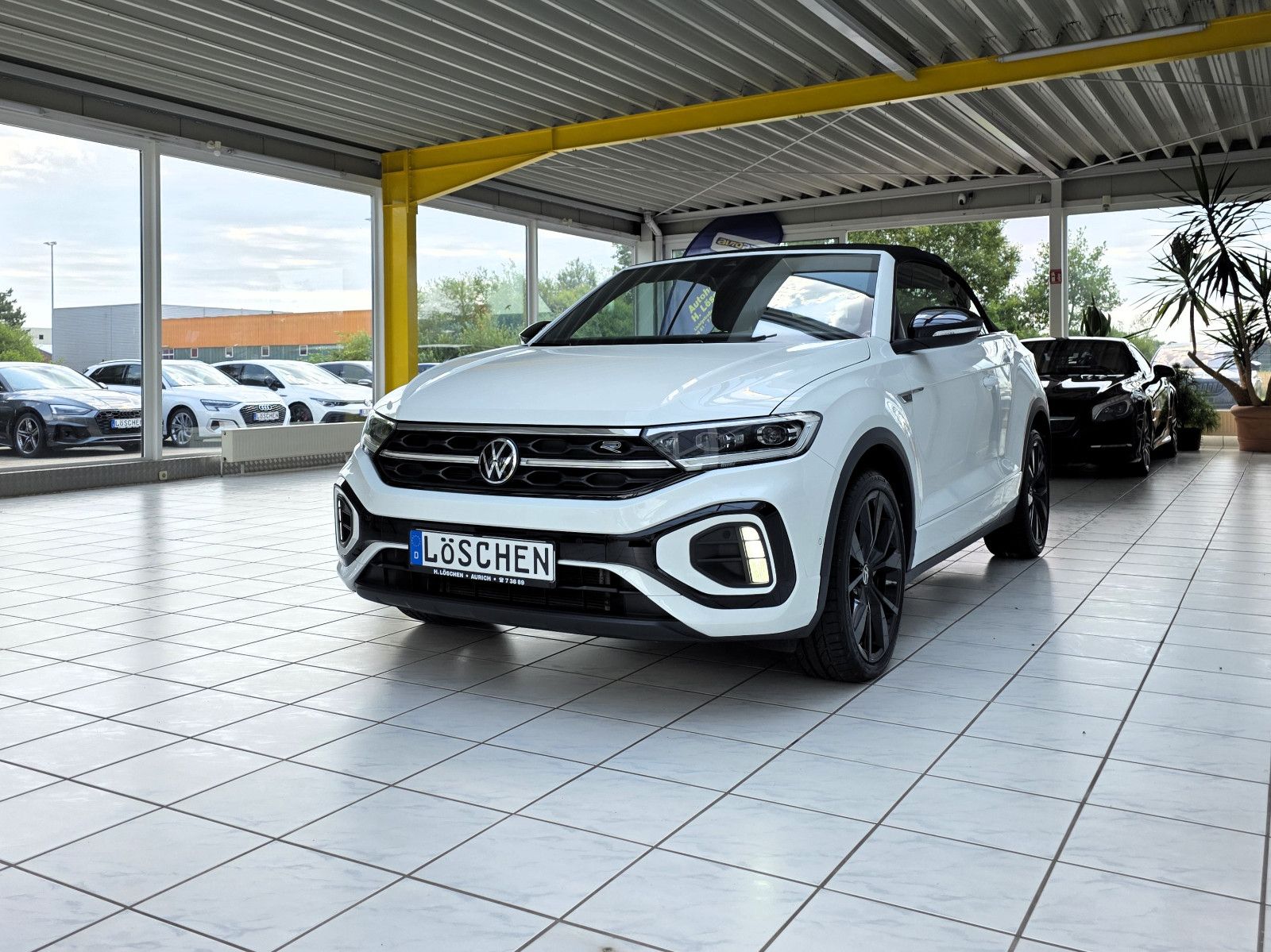 Volkswagen T-Roc R-Line Black - Samsaru's Car Outlet