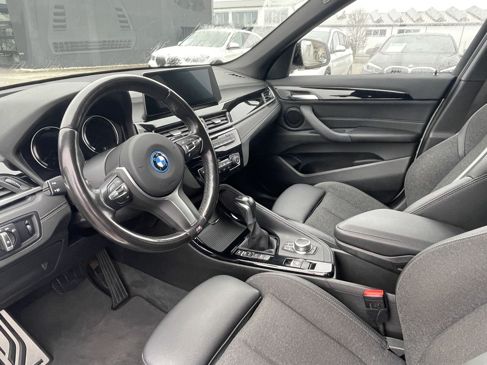 BMW X1 xDrive25e M Sportpaket - Samsaru's Car Outlet