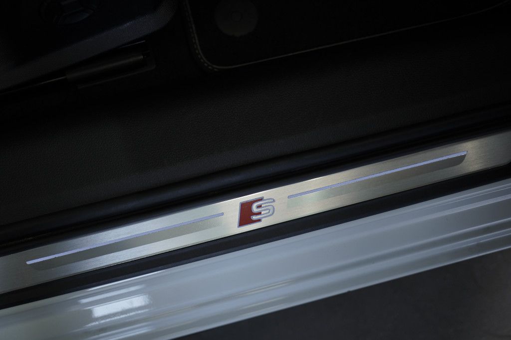 Audi A6 Avant 40 TDI q. S line - Samsaru's Car Outlet