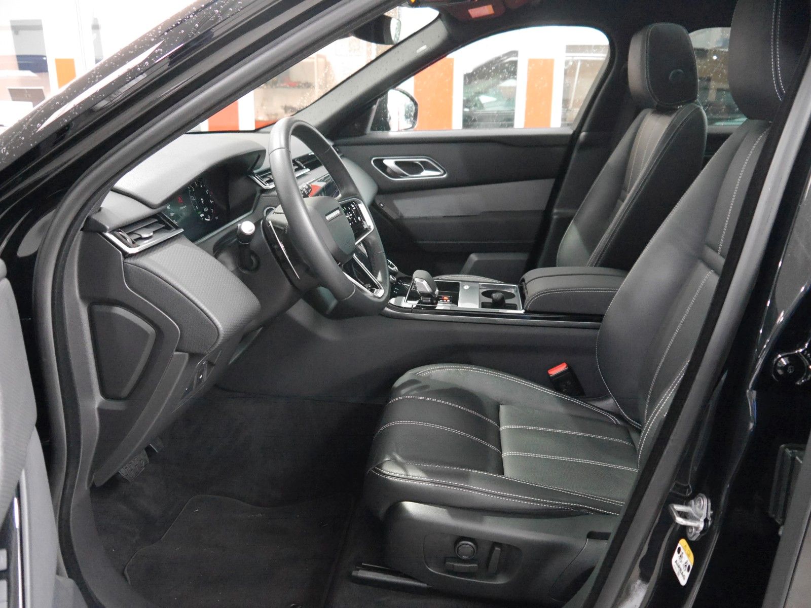 Range Rover Velar P400e S - Samsaru's Car Outlet