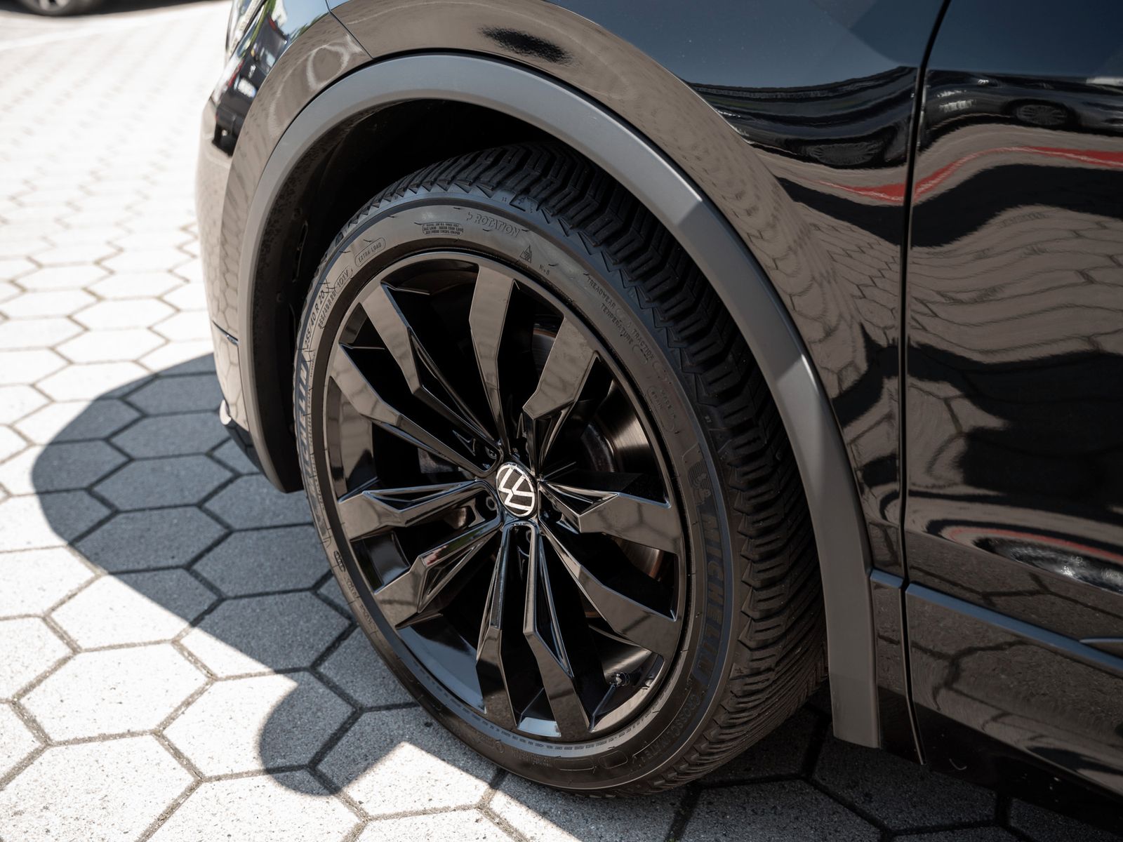 Volkswagen Tiguan R-Line 2.0 TSI - Samsaru's Car Outlet