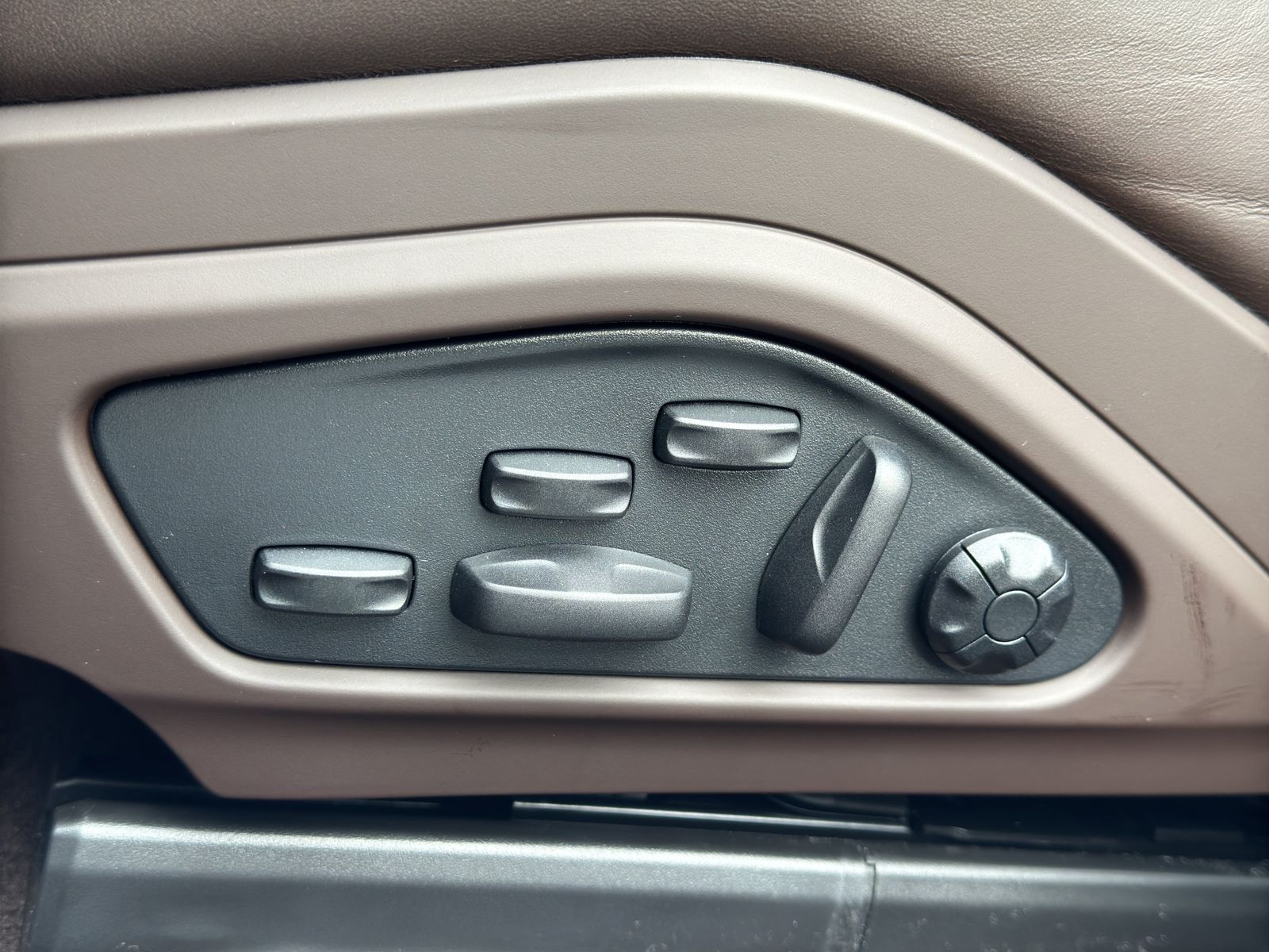 Porsche Panamera 4S E-Hybrid | SportDesign Paket schwarz