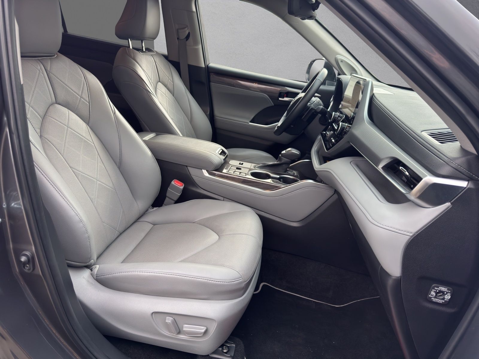 Toyota Highlander Hybrid Luxury 7 SITZER+LEDER+HuD+JBL