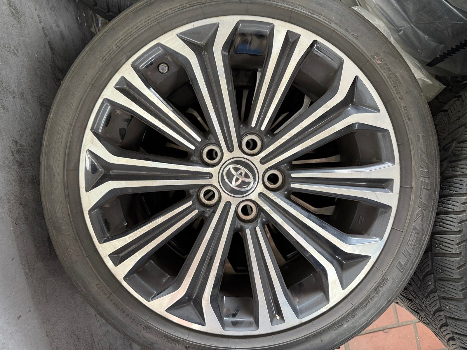 Toyota Corolla 2.0 Hybrid - Samsaru's Car Outlet