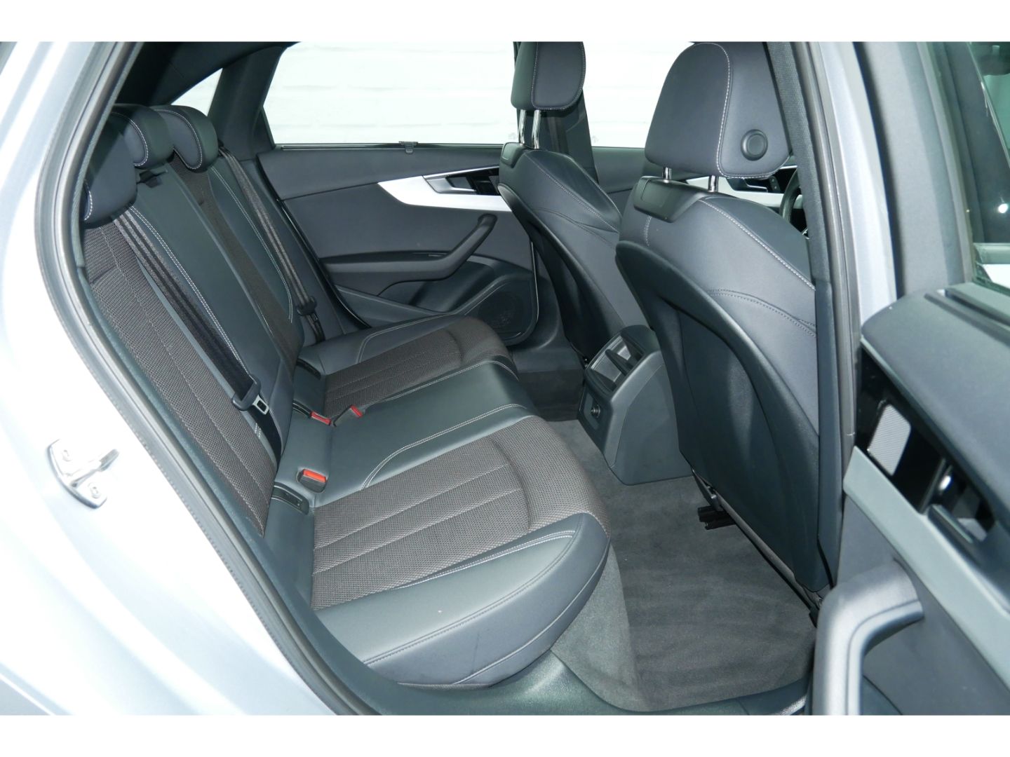 Audi A4 50 TDI q S line LED+Navi+Leder+Sportsitze+19'