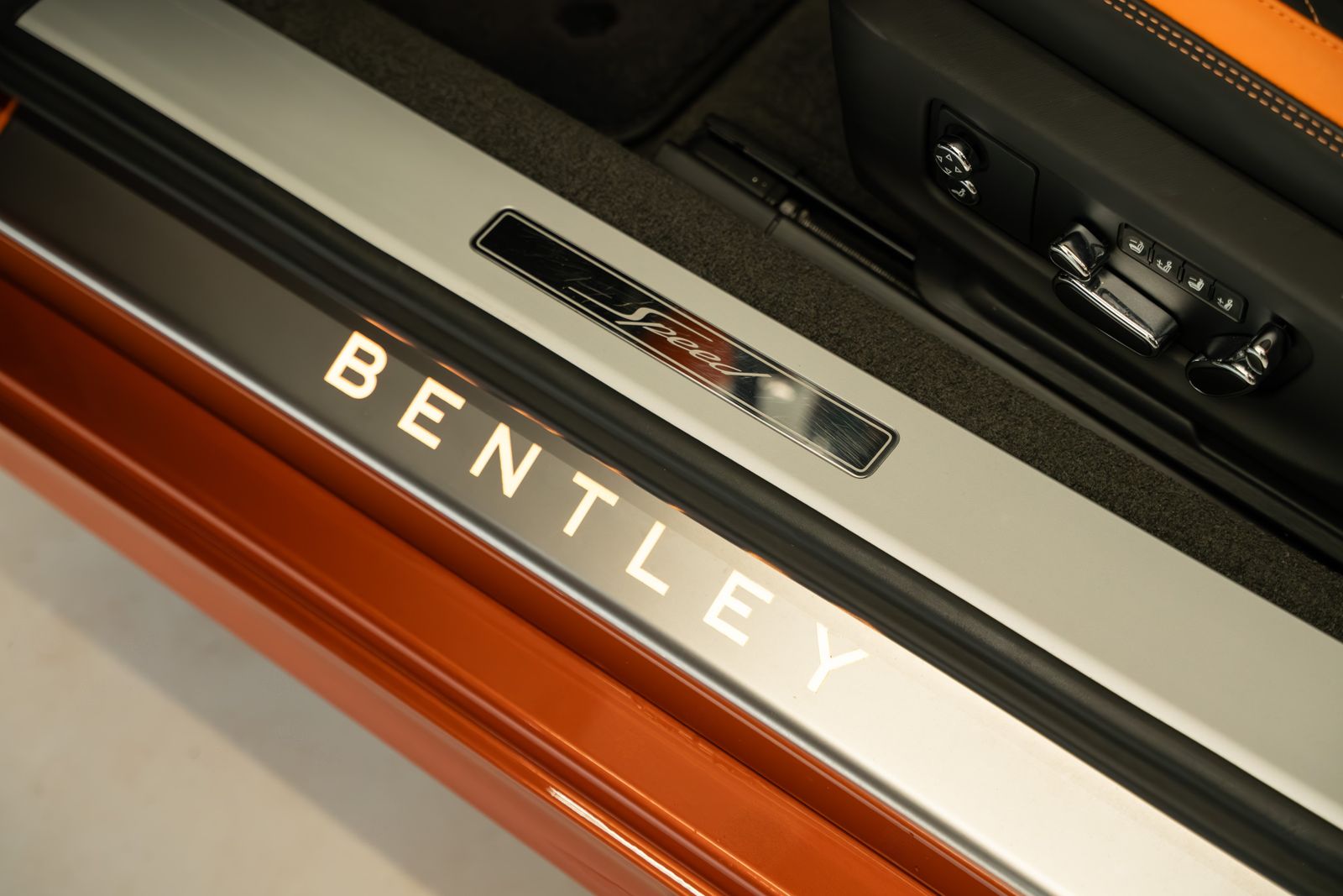 Bentley Continental GT Speed W12 Mandarin Hide Mulliner