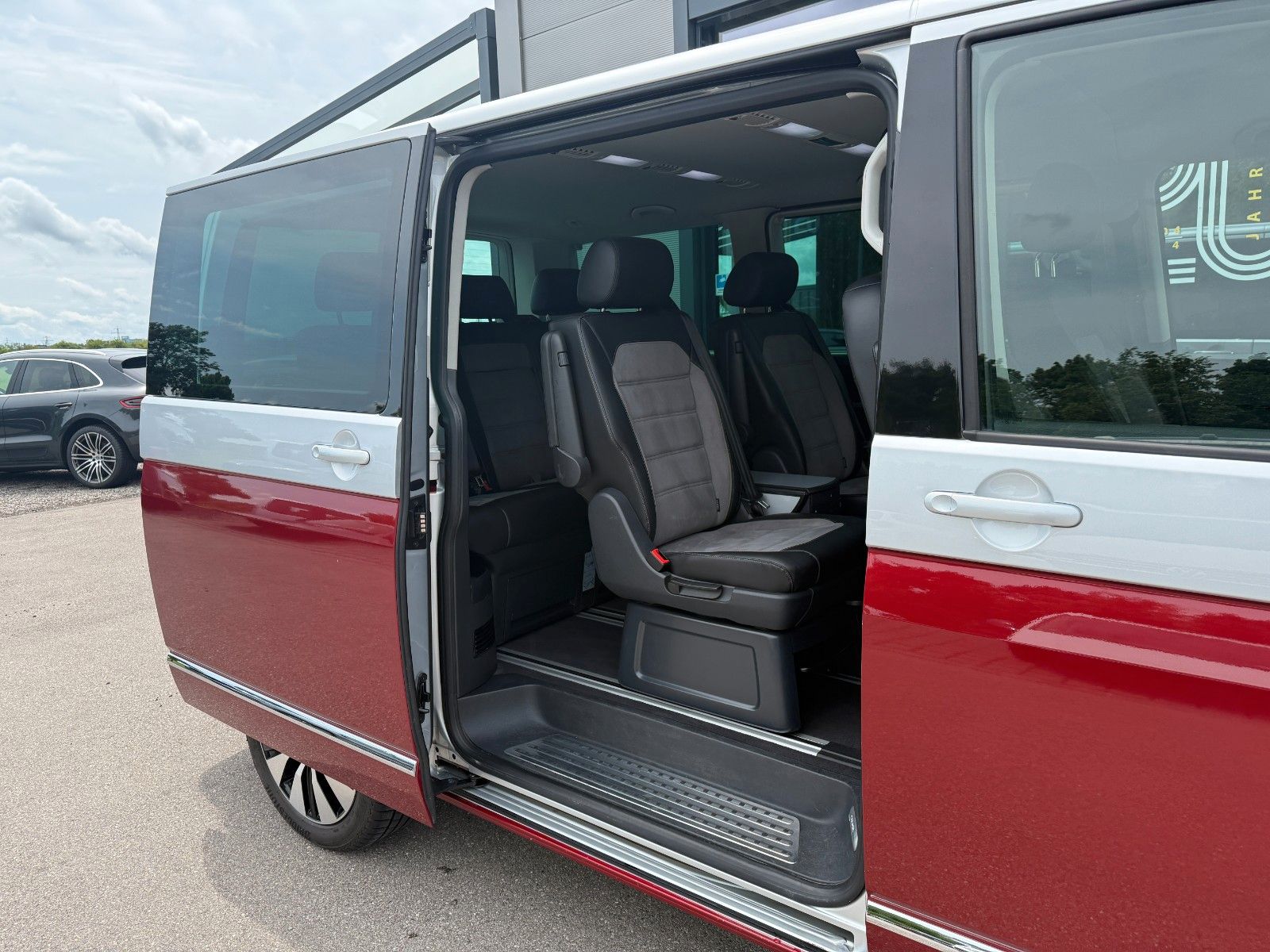 Volkswagen T6.1 MULTIVAN TDI 4MOTION DSG - Samsaru's Car Outlet