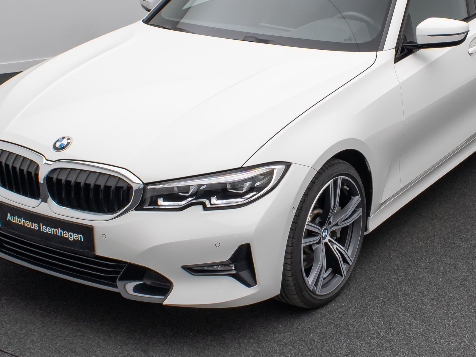 BMW 330i Sport Line - Samsaru's Car Outlet