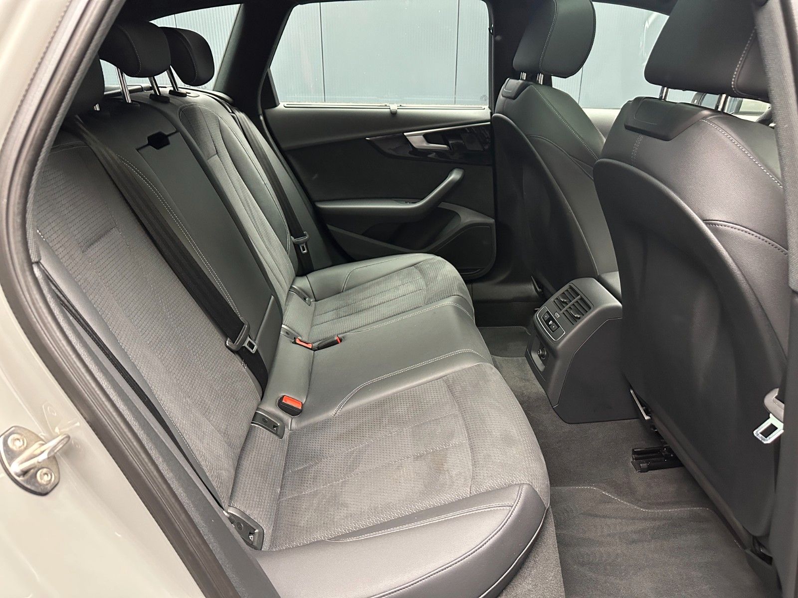 Audi A4 Avant 40 TDI quattro S-Line *PANORAMA*Matrix*