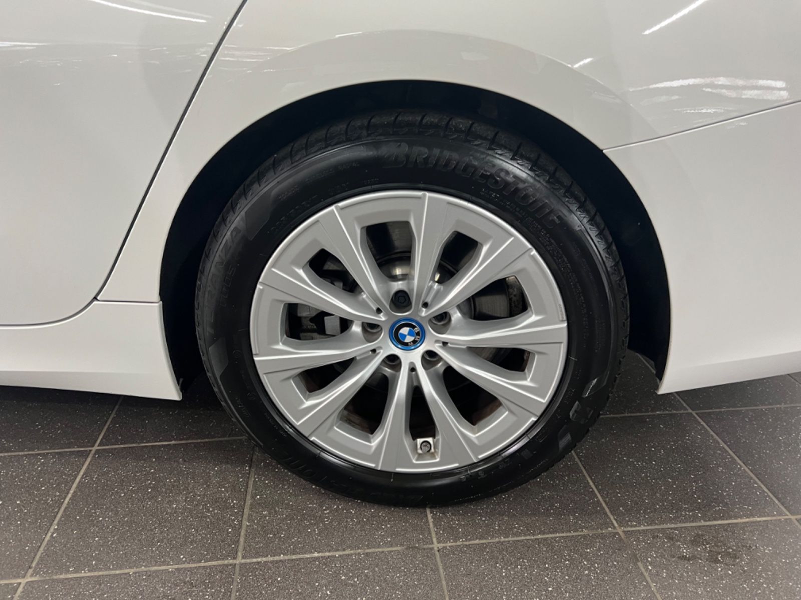 BMW 330 e Advantage Touring - Samsaru's Car Outlet